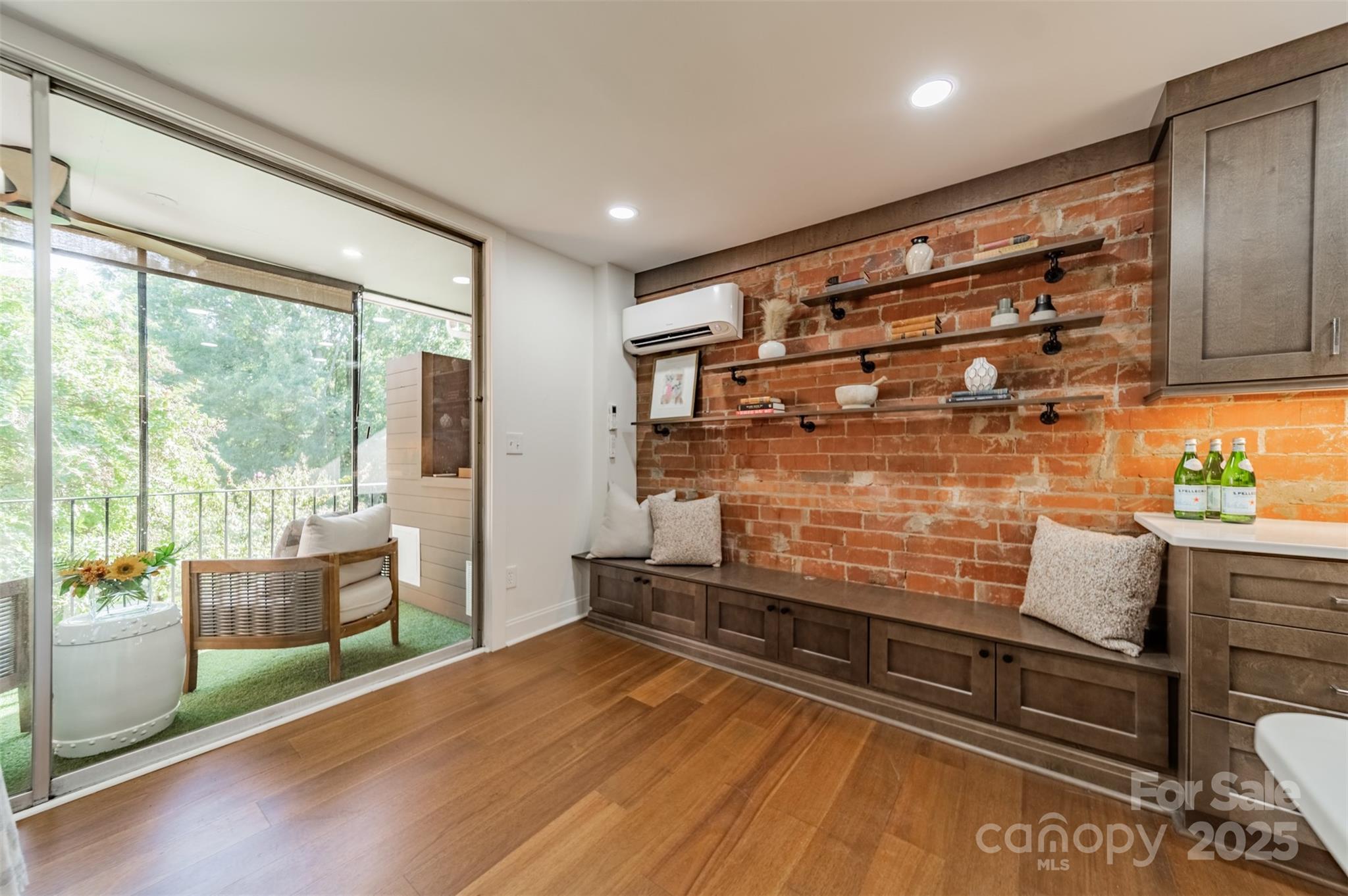 400 Queens Road Unit: D6
