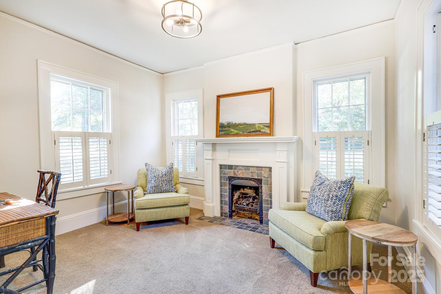 919 Mt Vernon Avenue