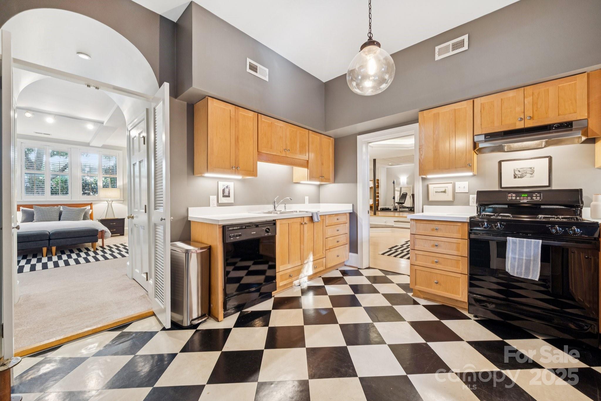 425 Clement Avenue