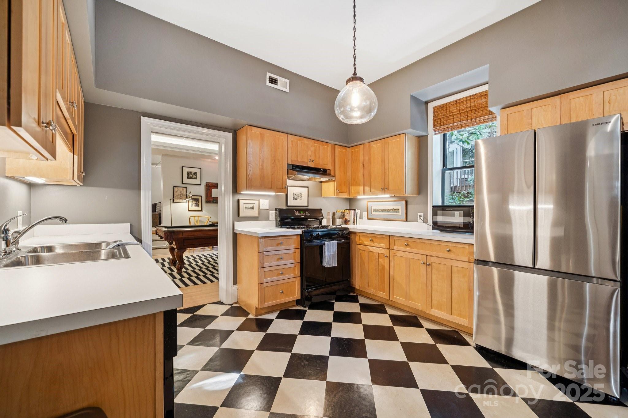 425 Clement Avenue