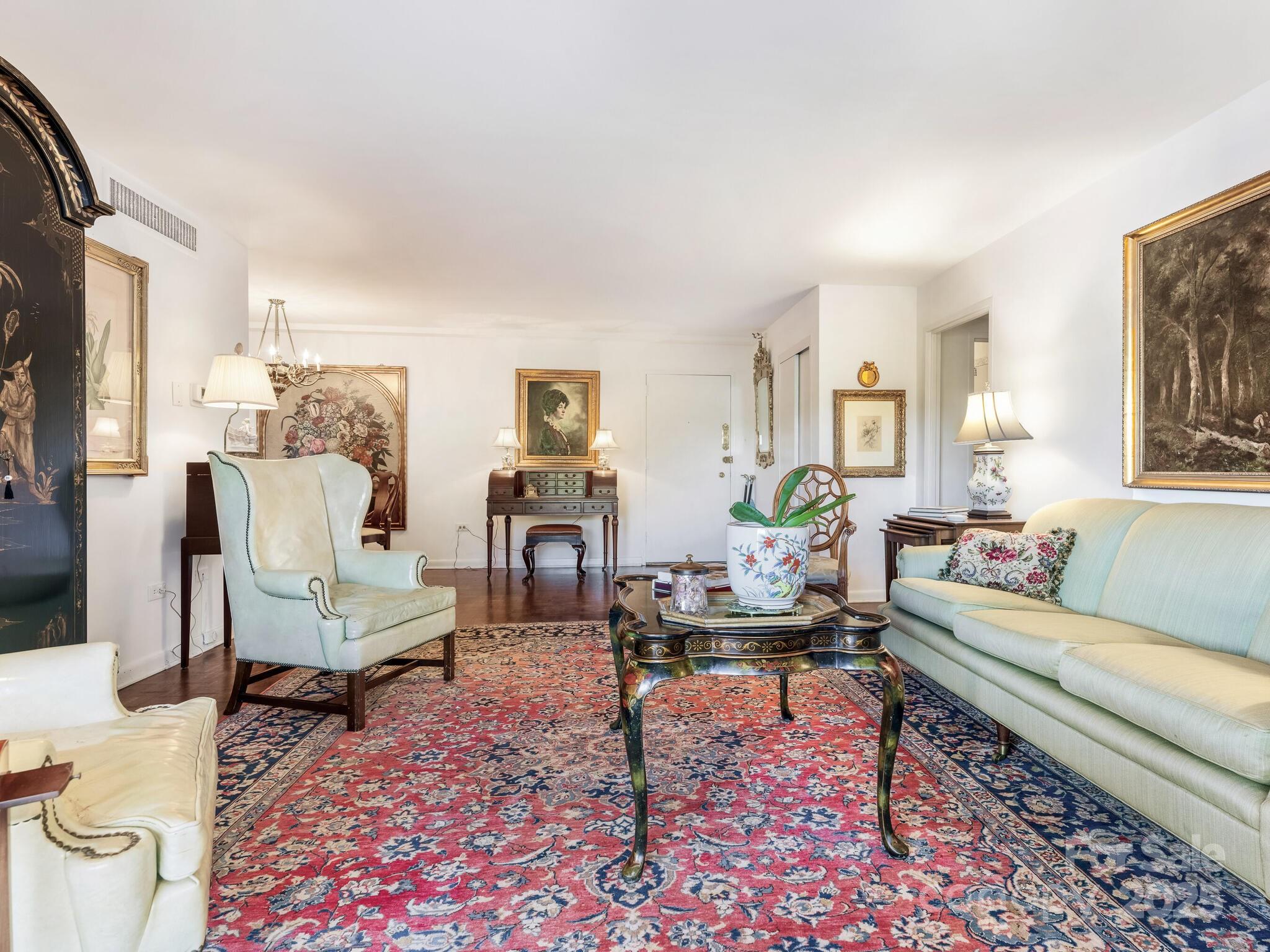 1300 Queens Road Unit: 401