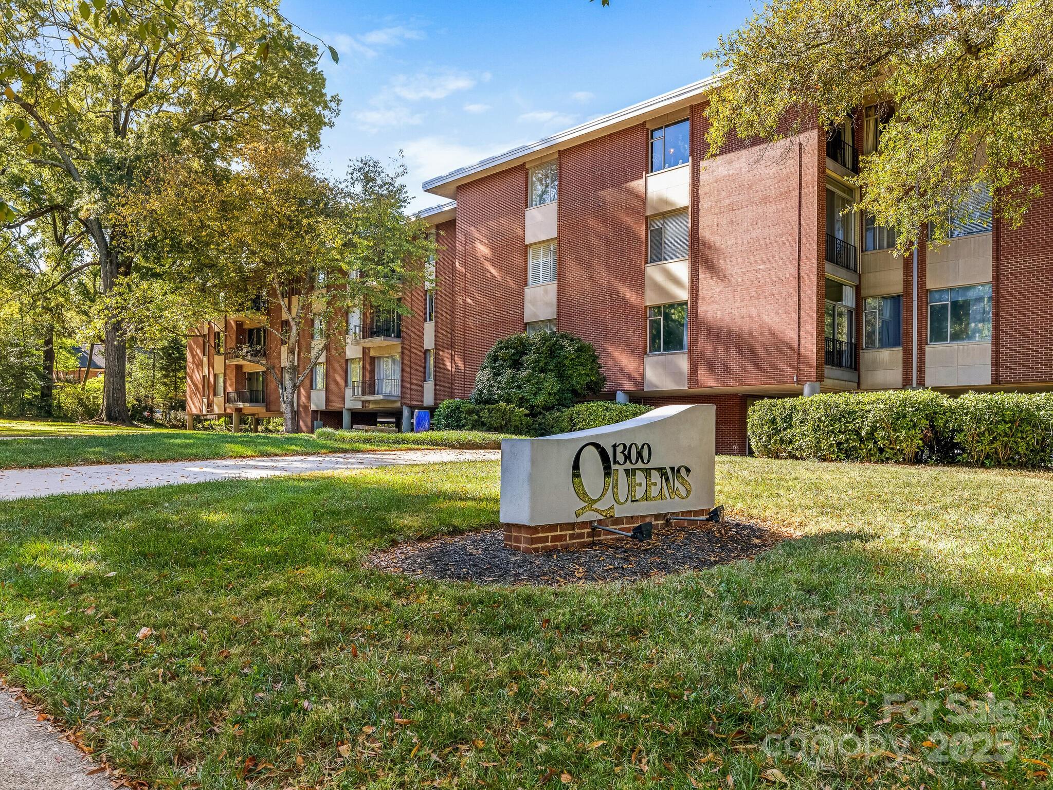 1300 Queens Road Unit: 401