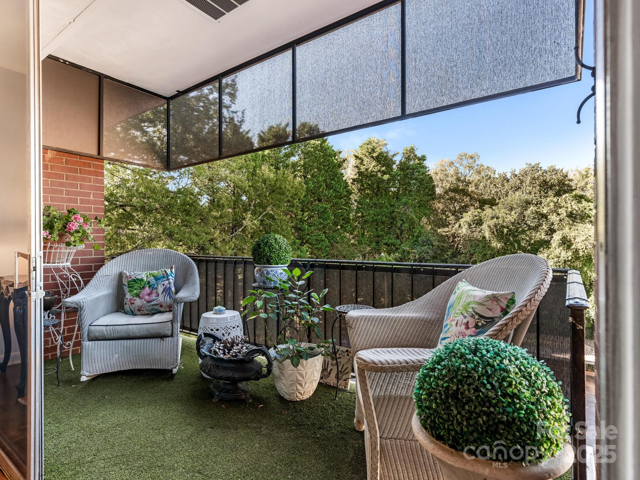 1300 Queens Road Unit: 401