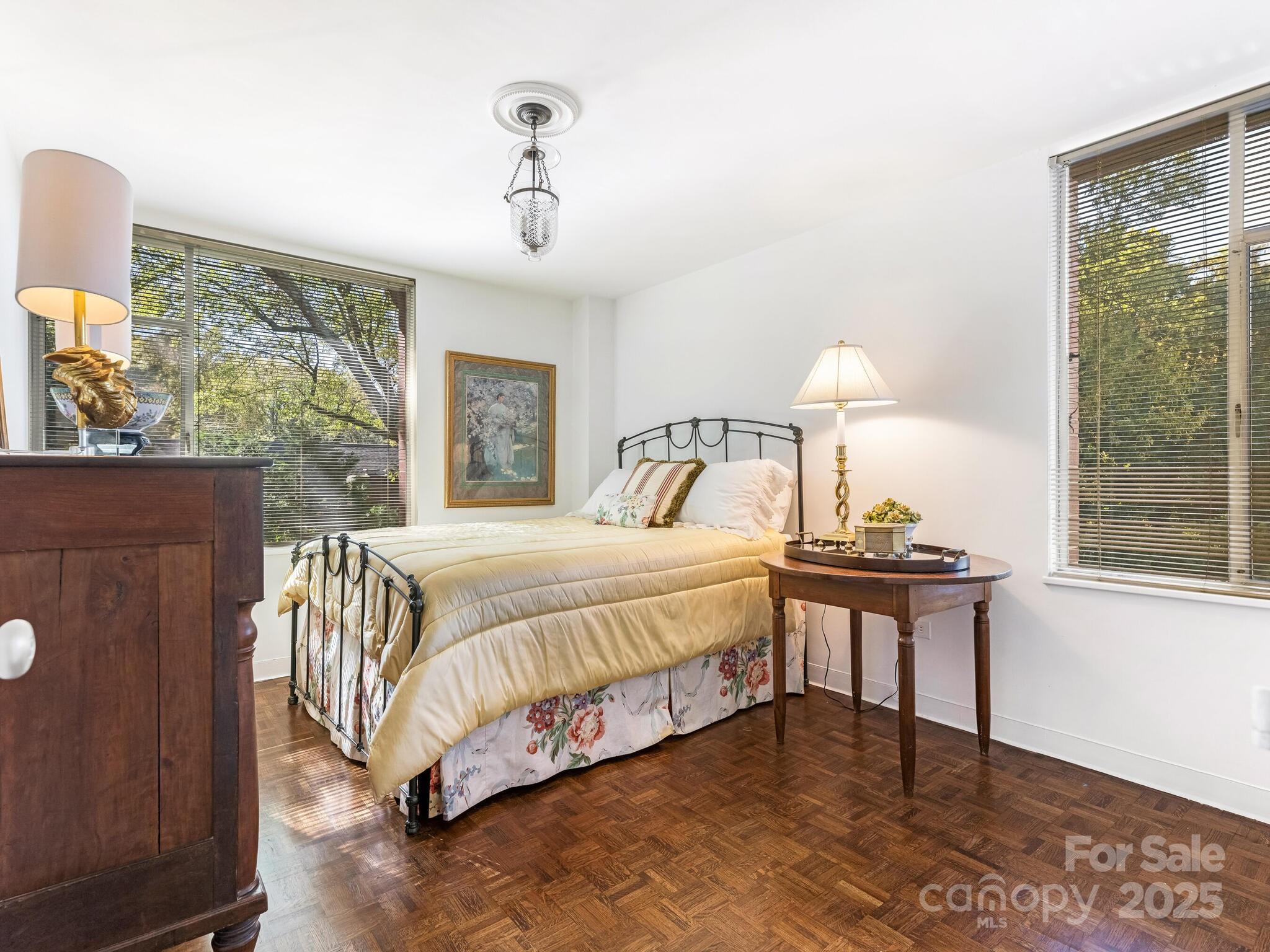 1300 Queens Road Unit: 401