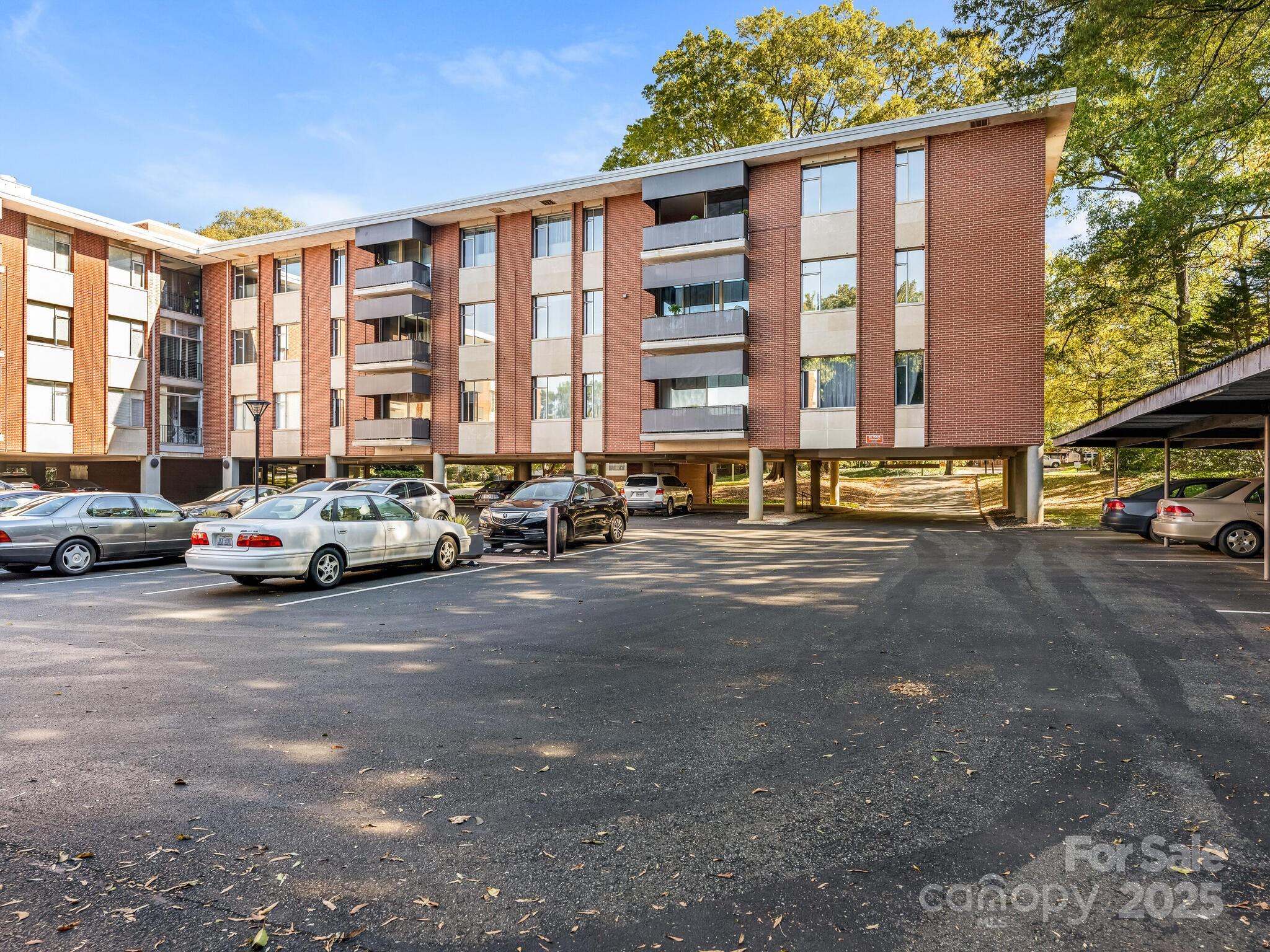 1300 Queens Road Unit: 401