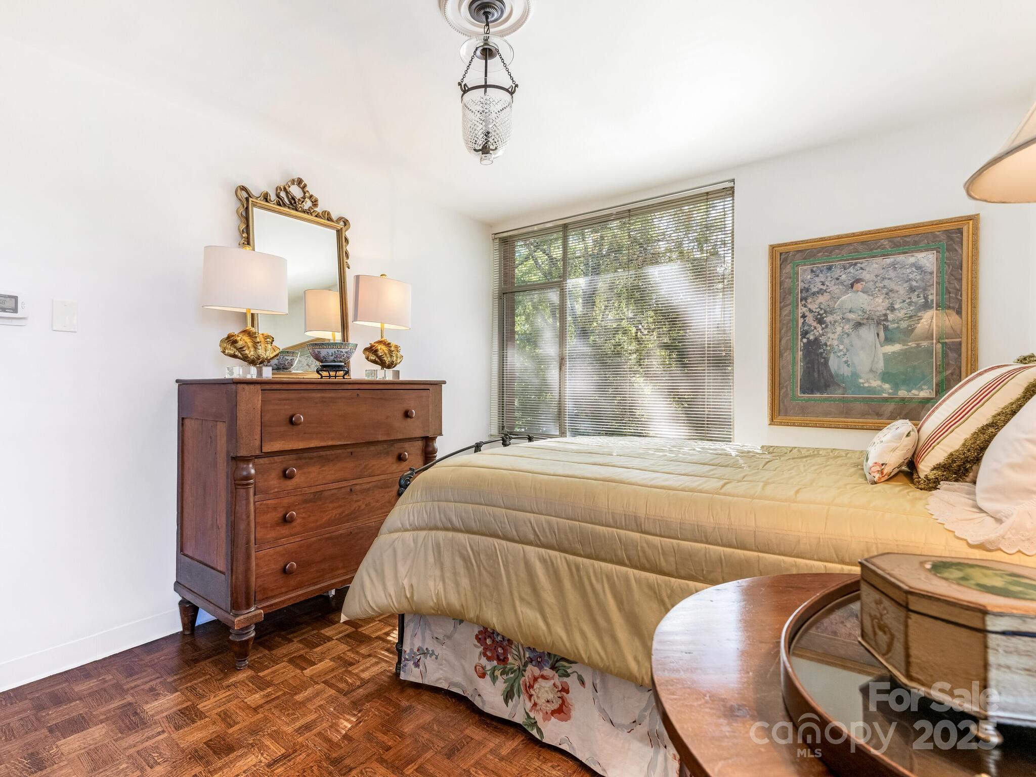 1300 Queens Road Unit: 401