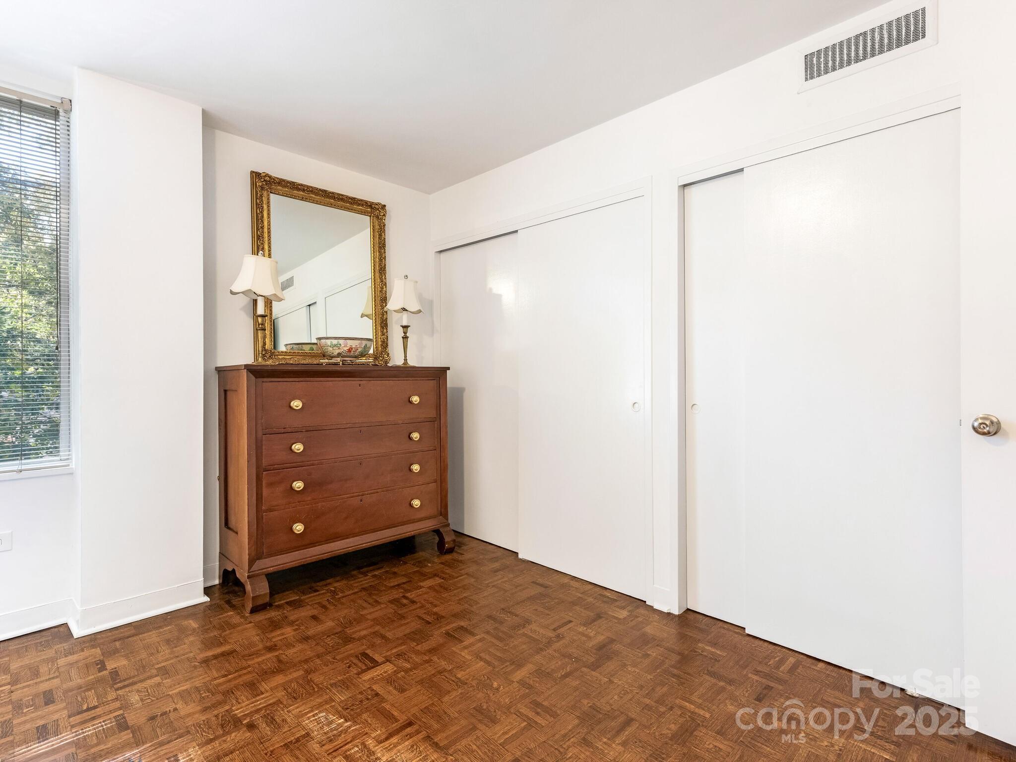 1300 Queens Road Unit: 401