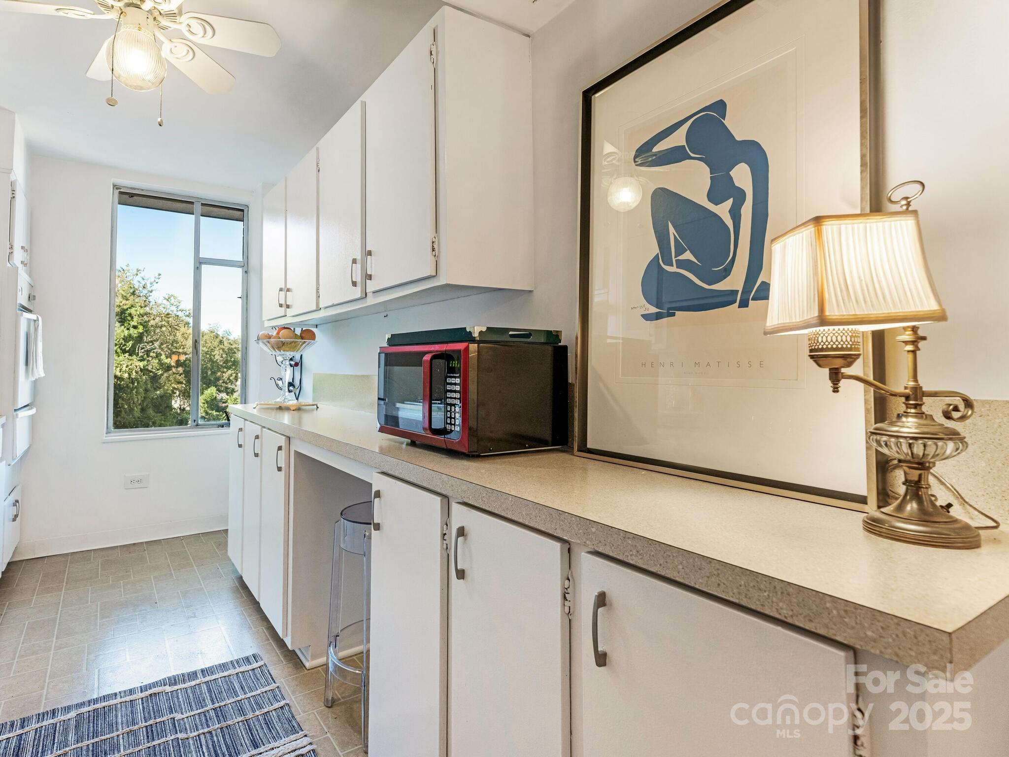 1300 Queens Road Unit: 401