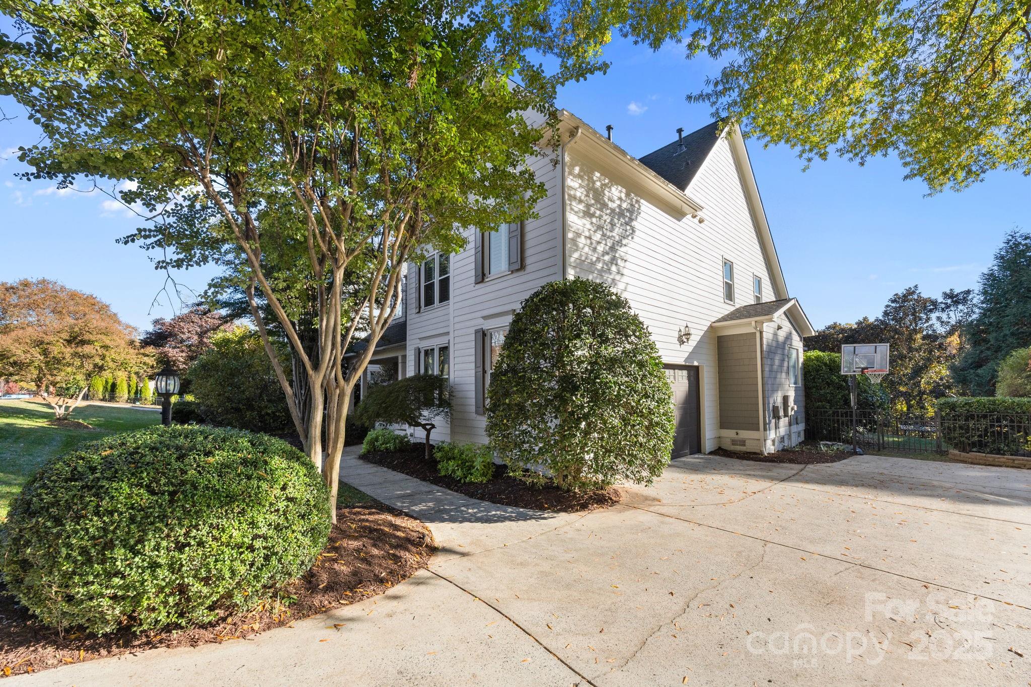6147 Sharon Acres Rd