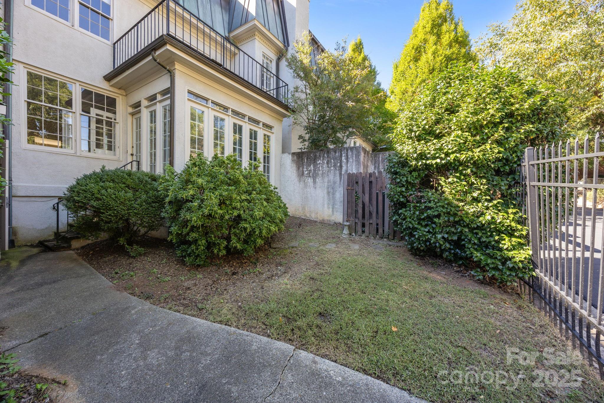 155 Perrin Place
