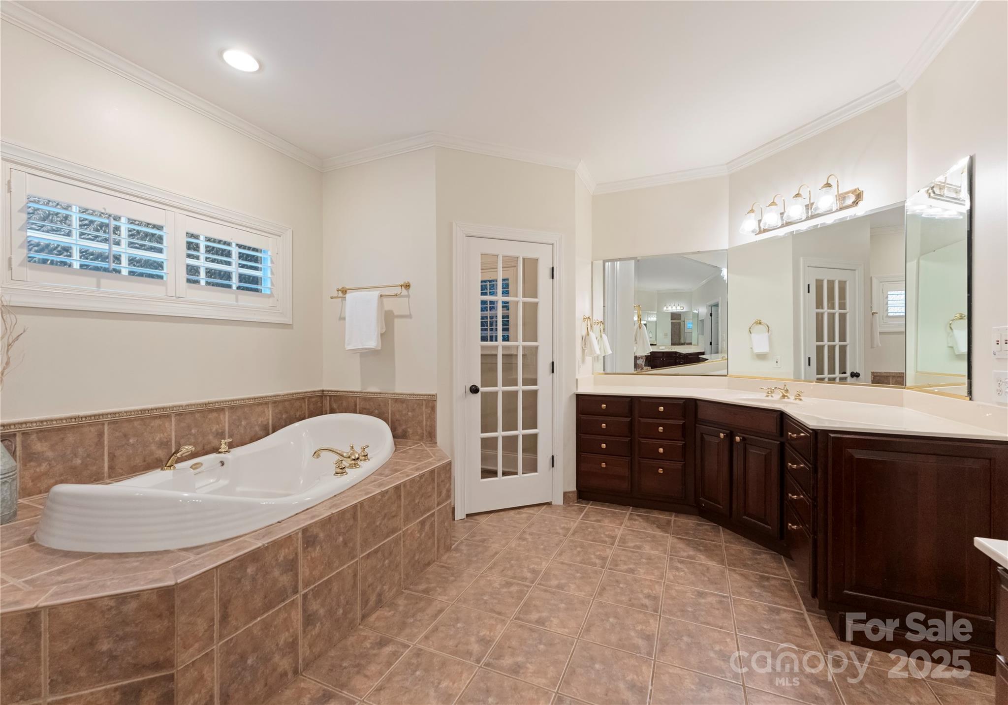 6011 Hunter Lane