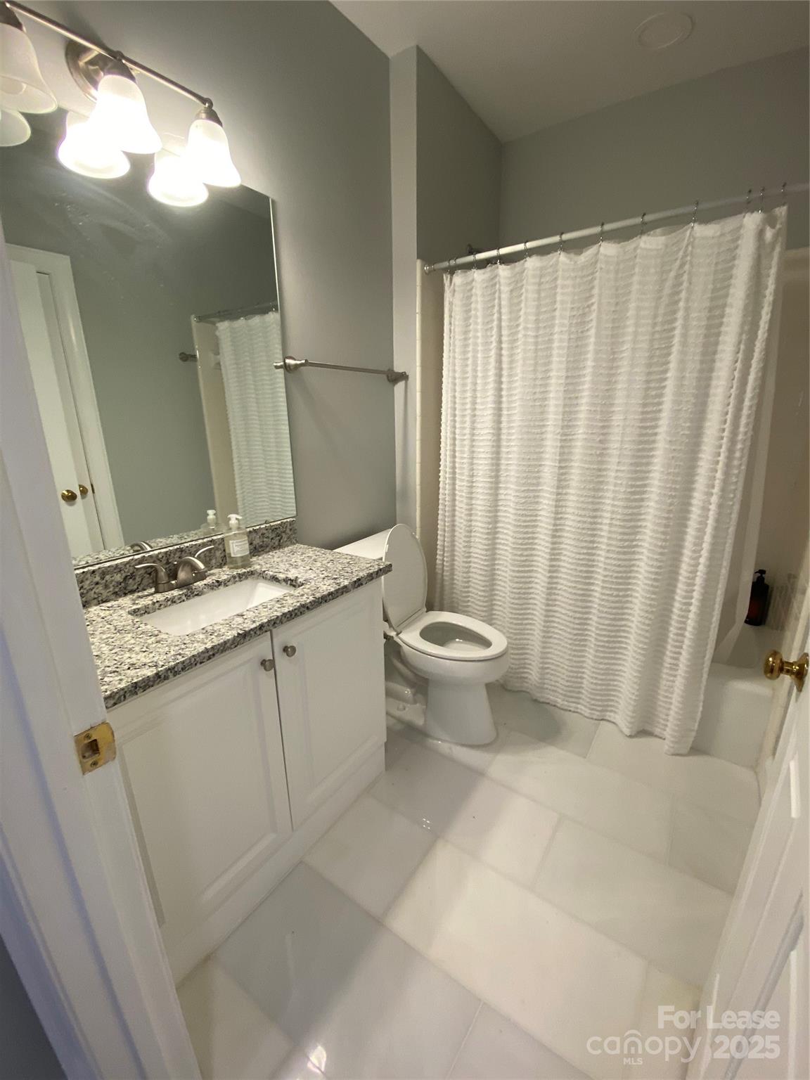 2315 Selwyn Avenue Unit: I