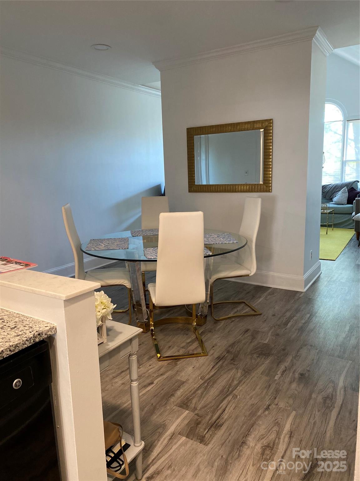 2315 Selwyn Avenue Unit: I