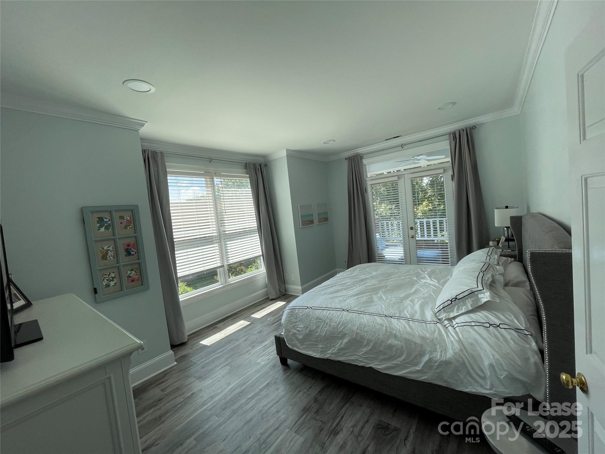 2315 Selwyn Avenue Unit: I