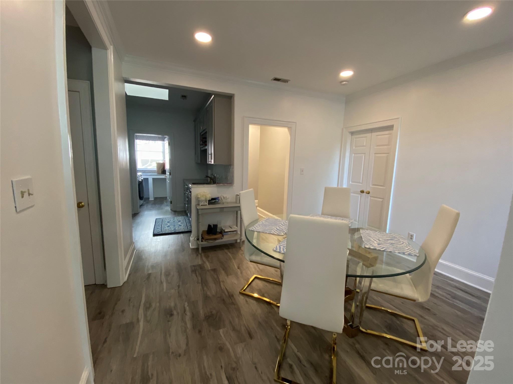 2315 Selwyn Avenue Unit: I