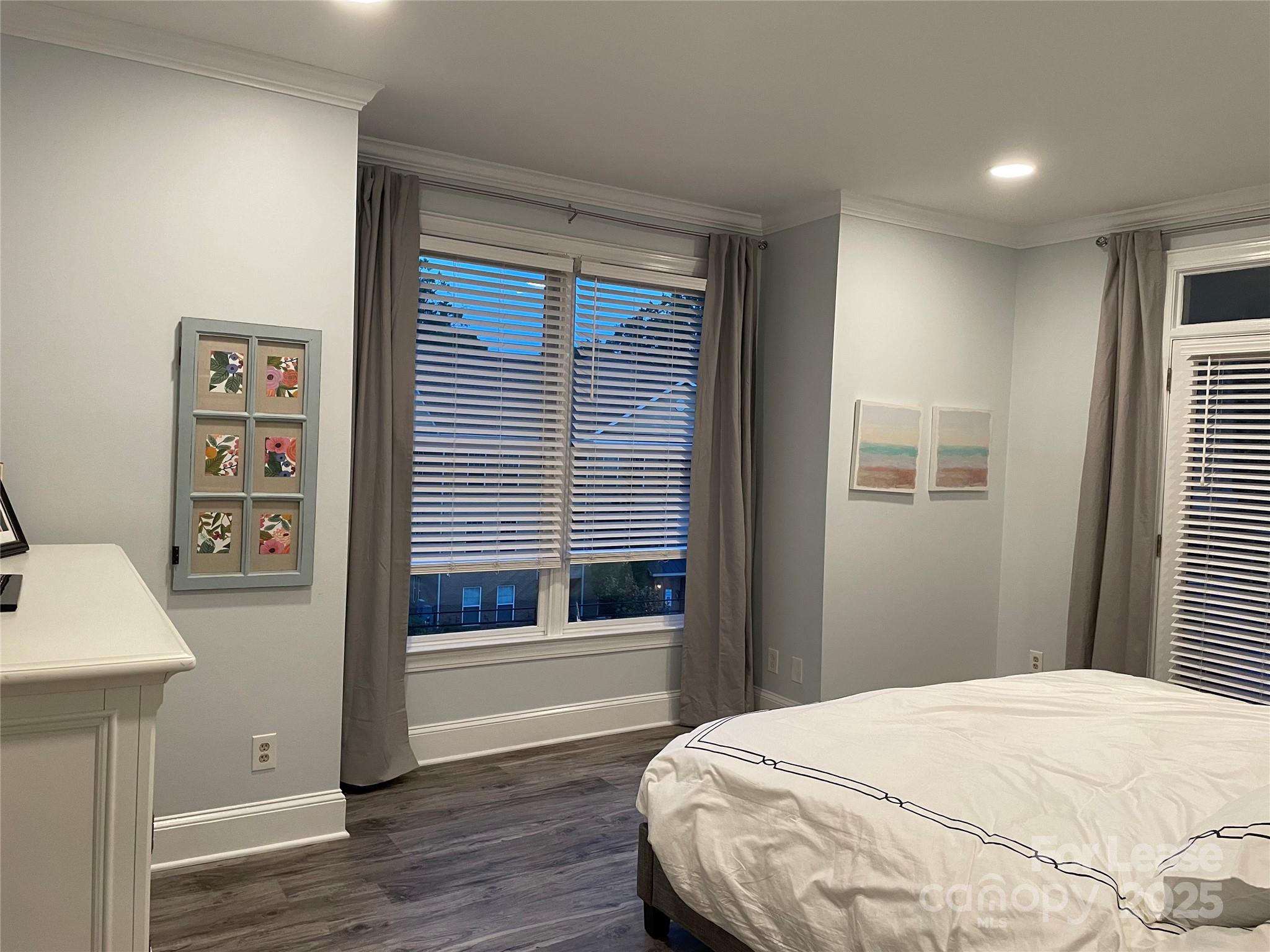 2315 Selwyn Avenue Unit: I