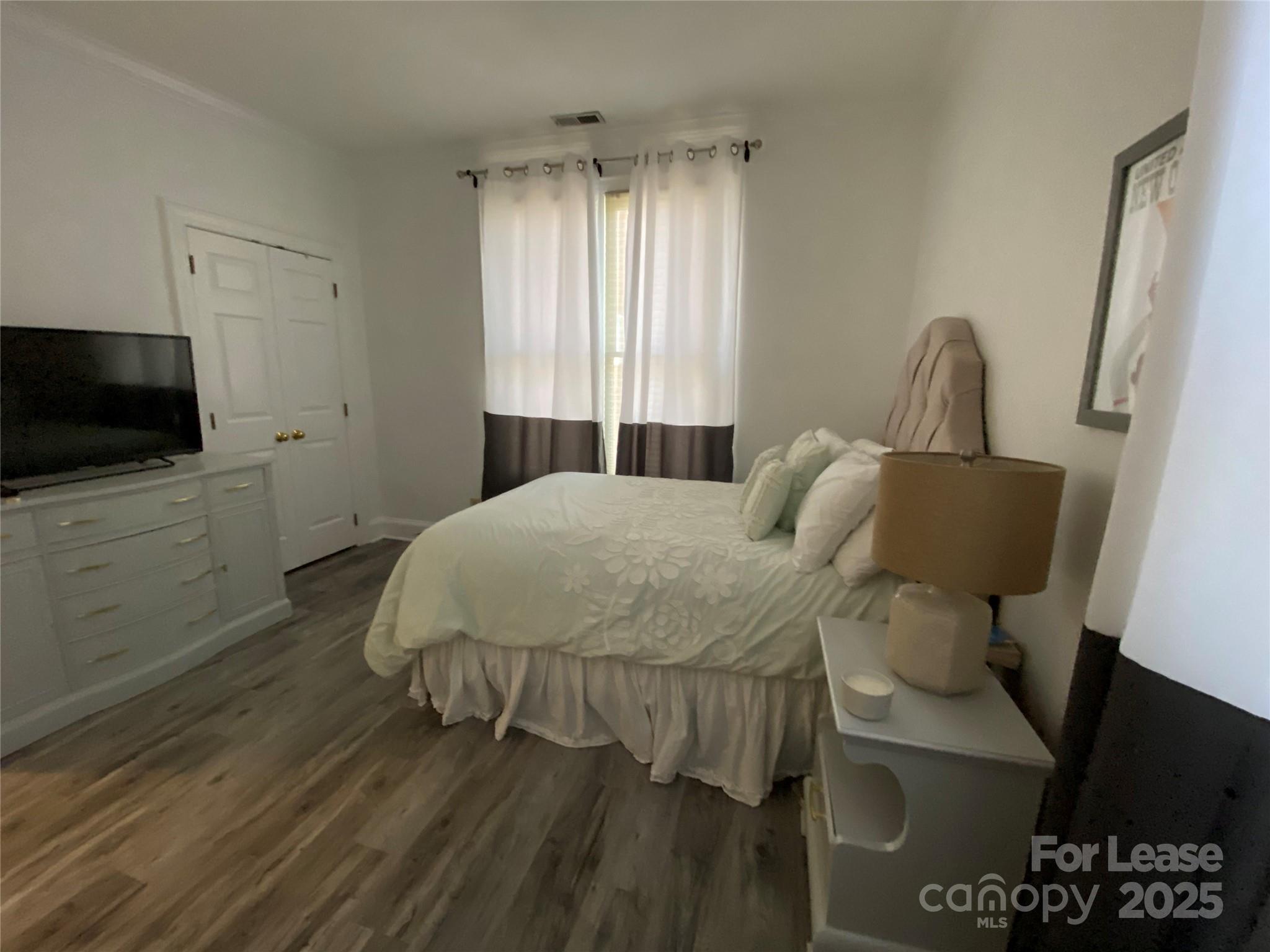 2315 Selwyn Avenue Unit: I