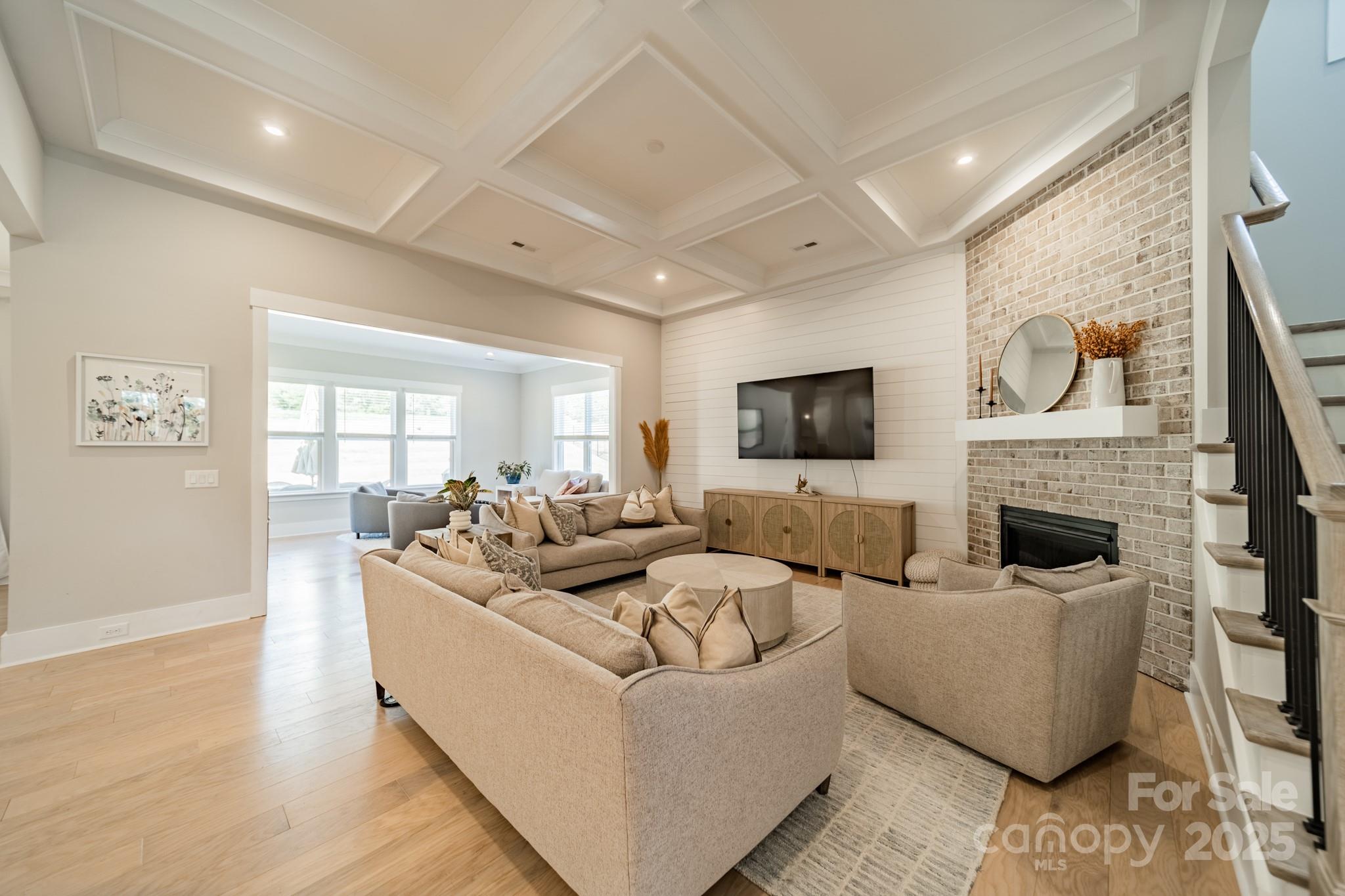 724 Cavesson Way