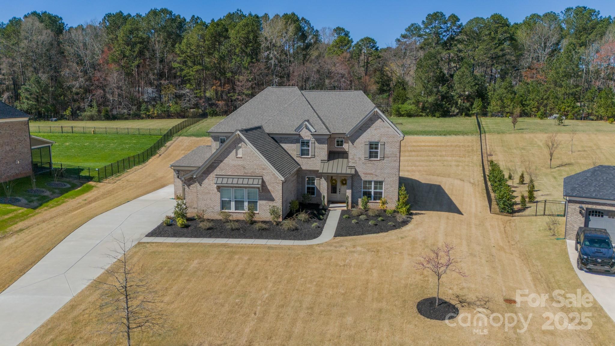 724 Cavesson Way
