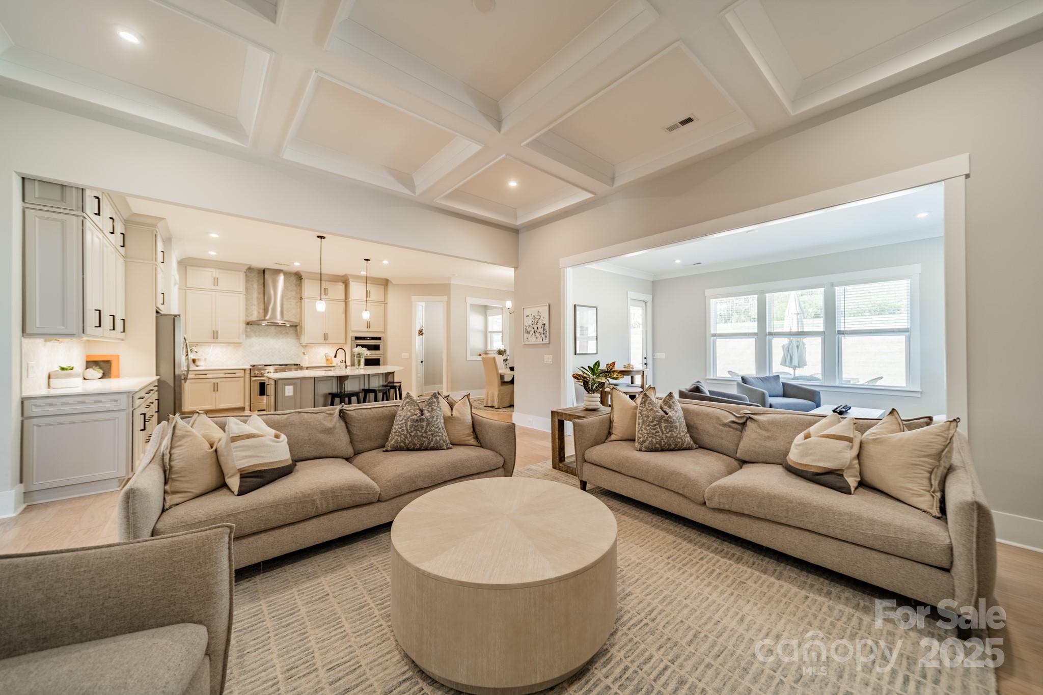 724 Cavesson Way