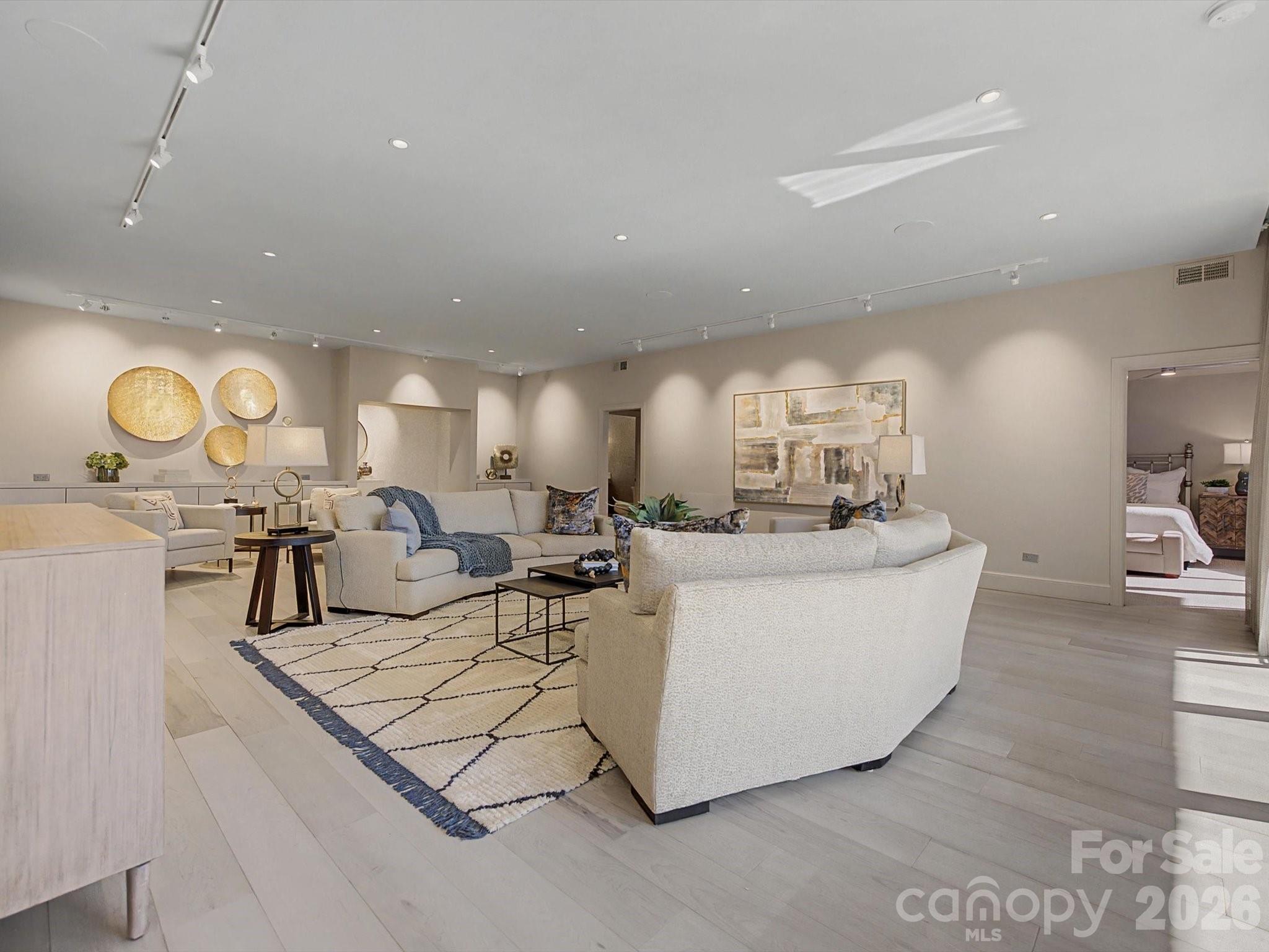 2633 Richardson Drive Unit: 5B