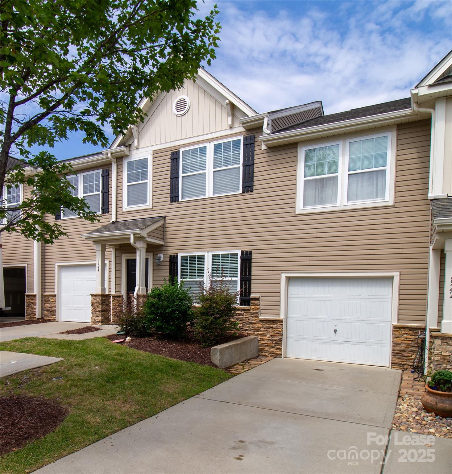 824 Summerlake Drive