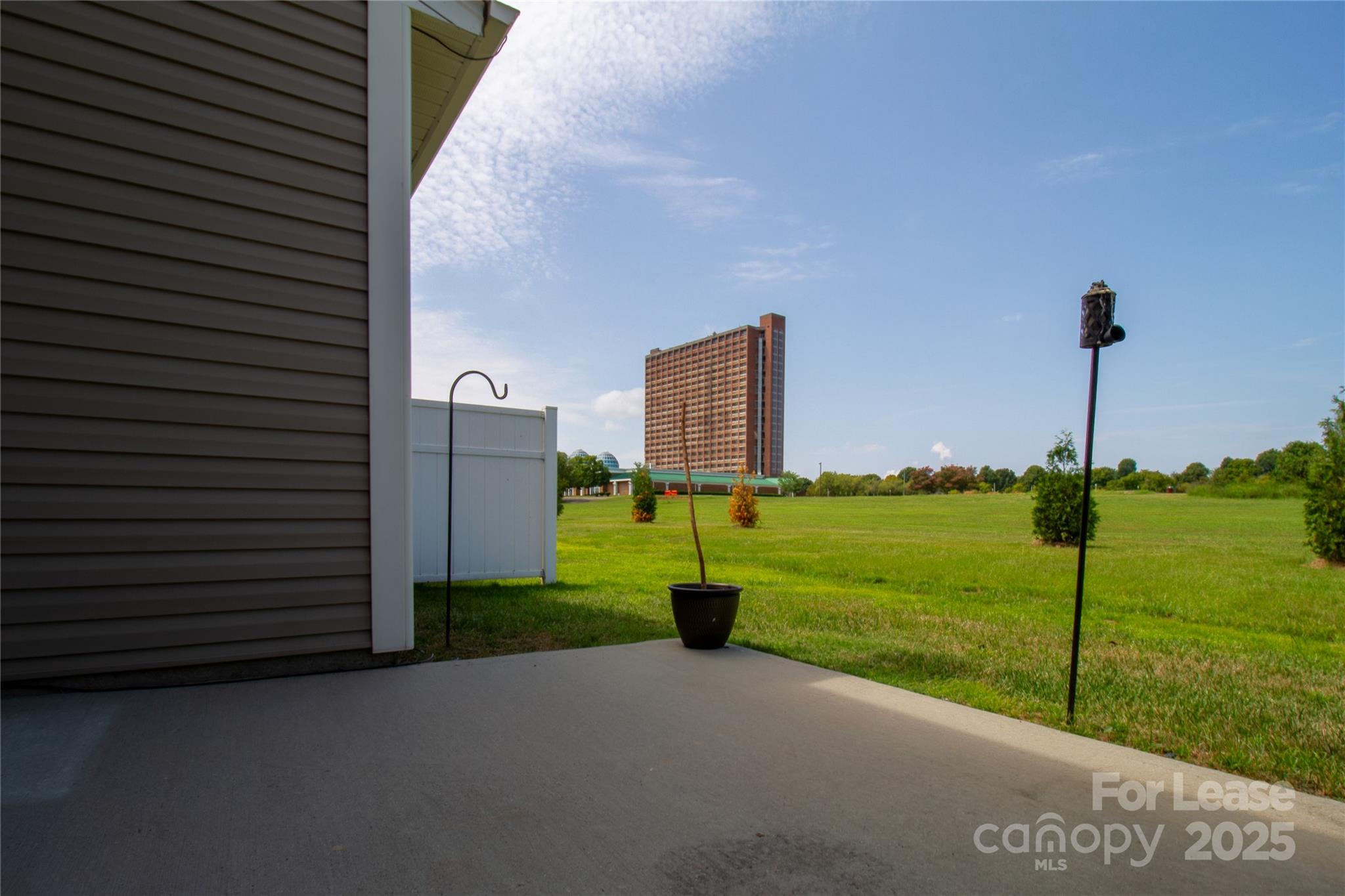 824 Summerlake Drive