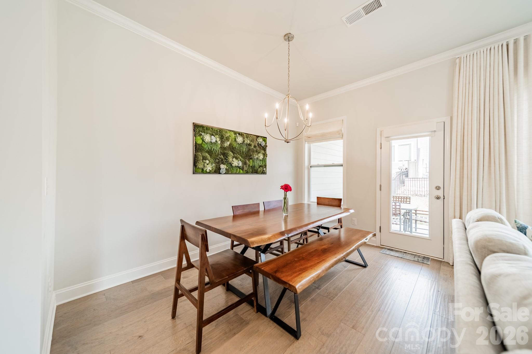 2504 Lola Avenue