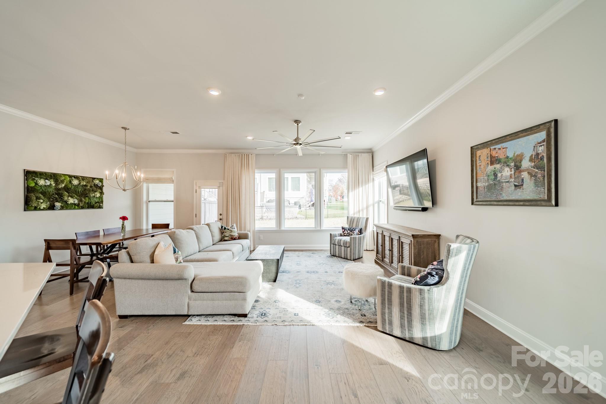 2504 Lola Avenue