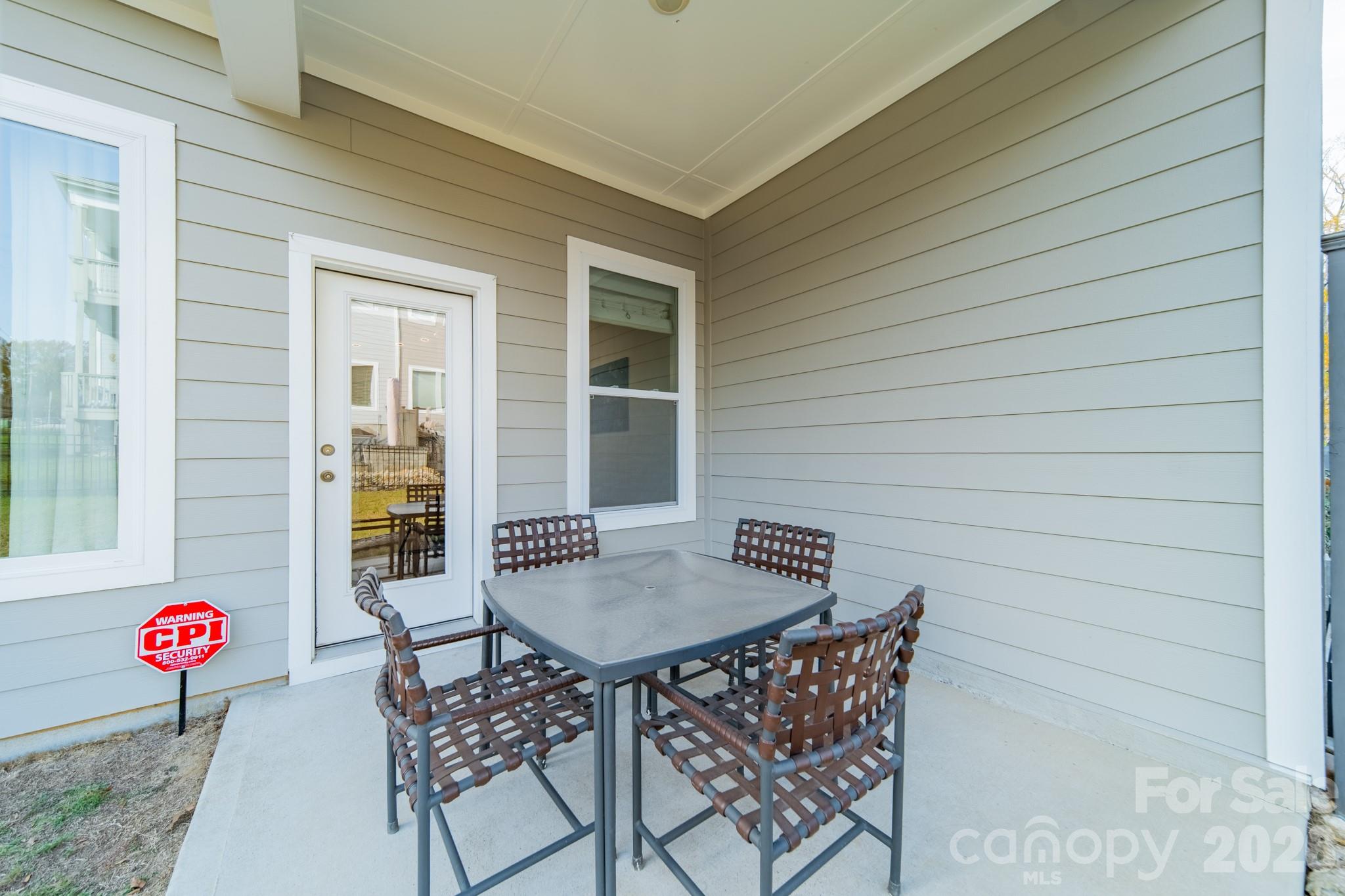 2504 Lola Avenue