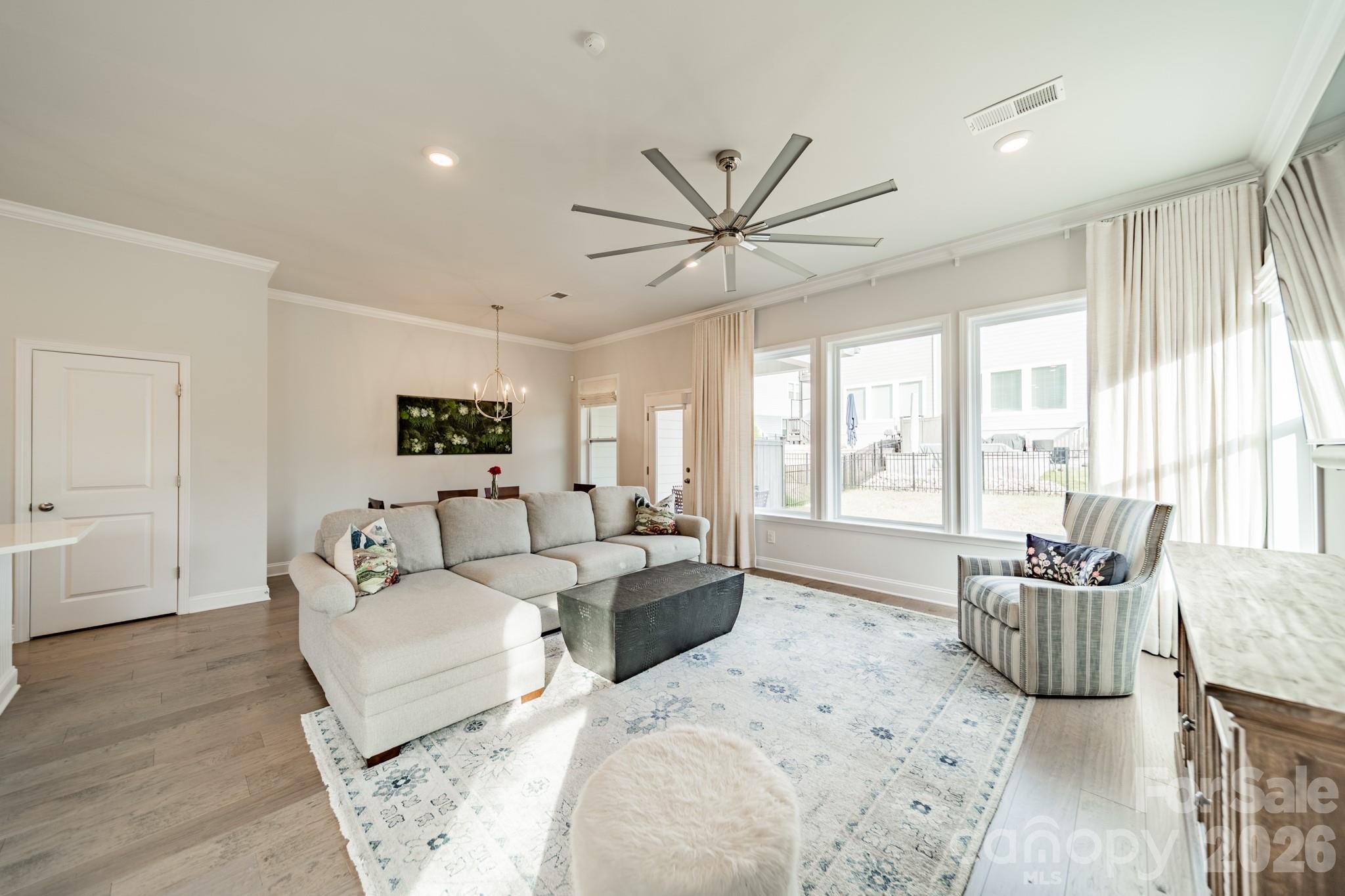 2504 Lola Avenue