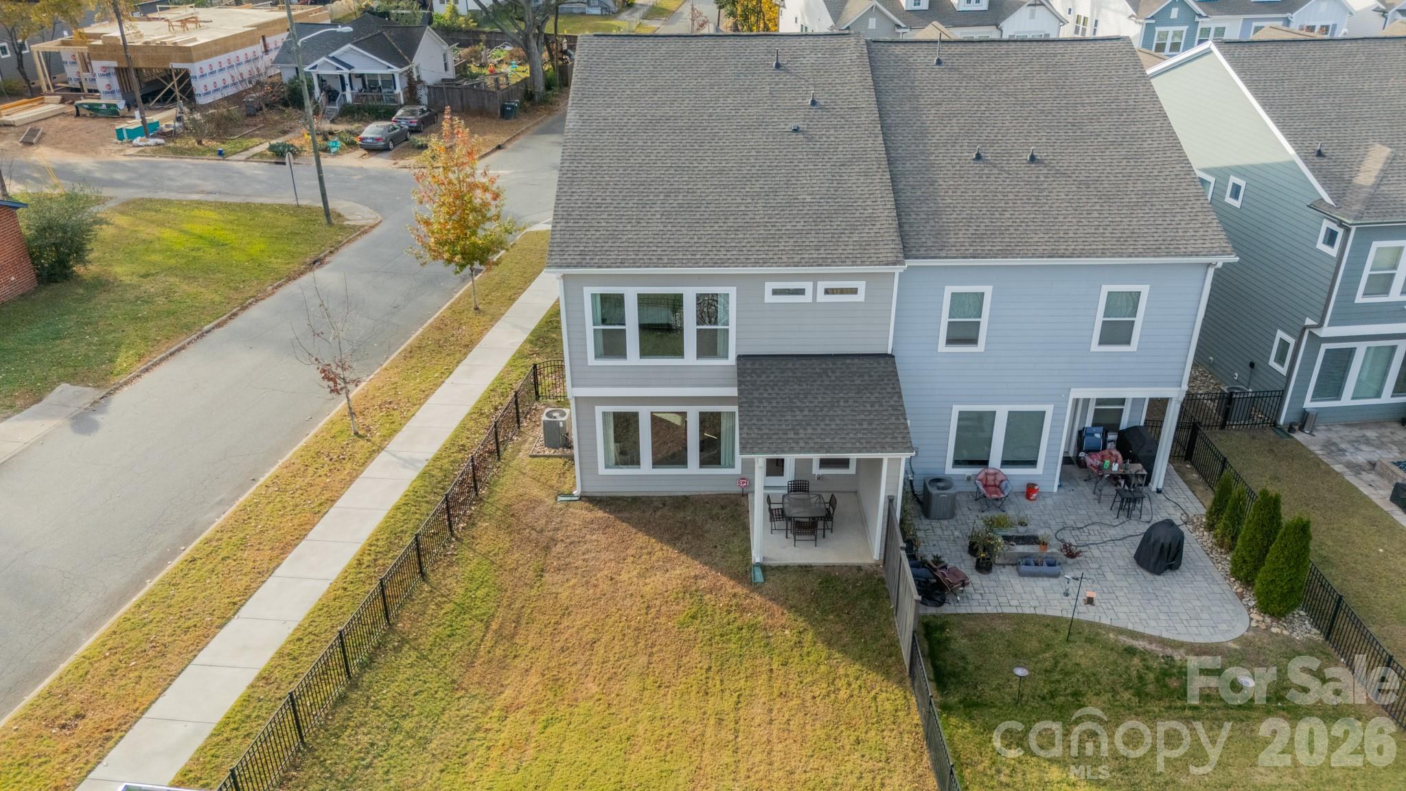 2504 Lola Avenue