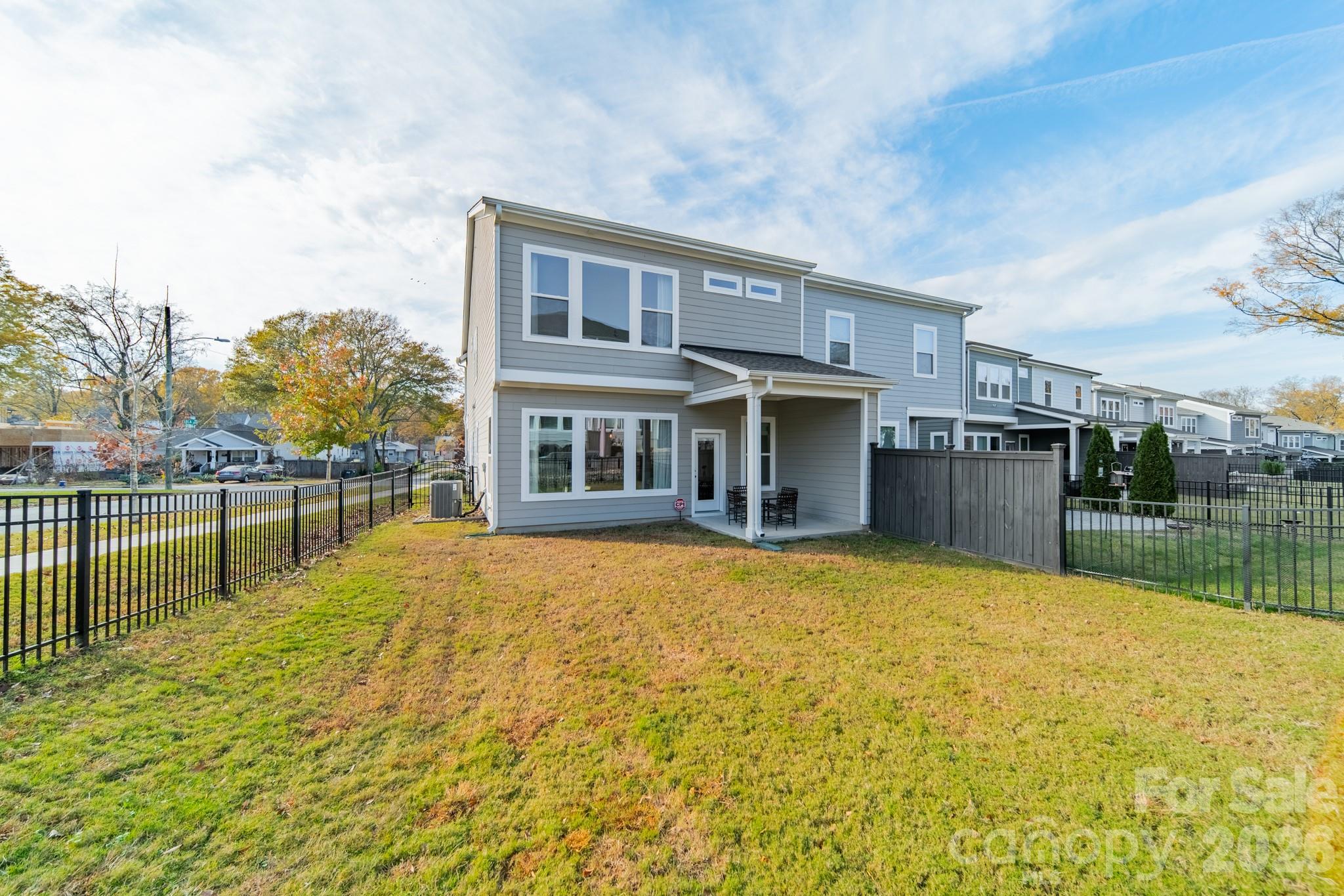 2504 Lola Avenue