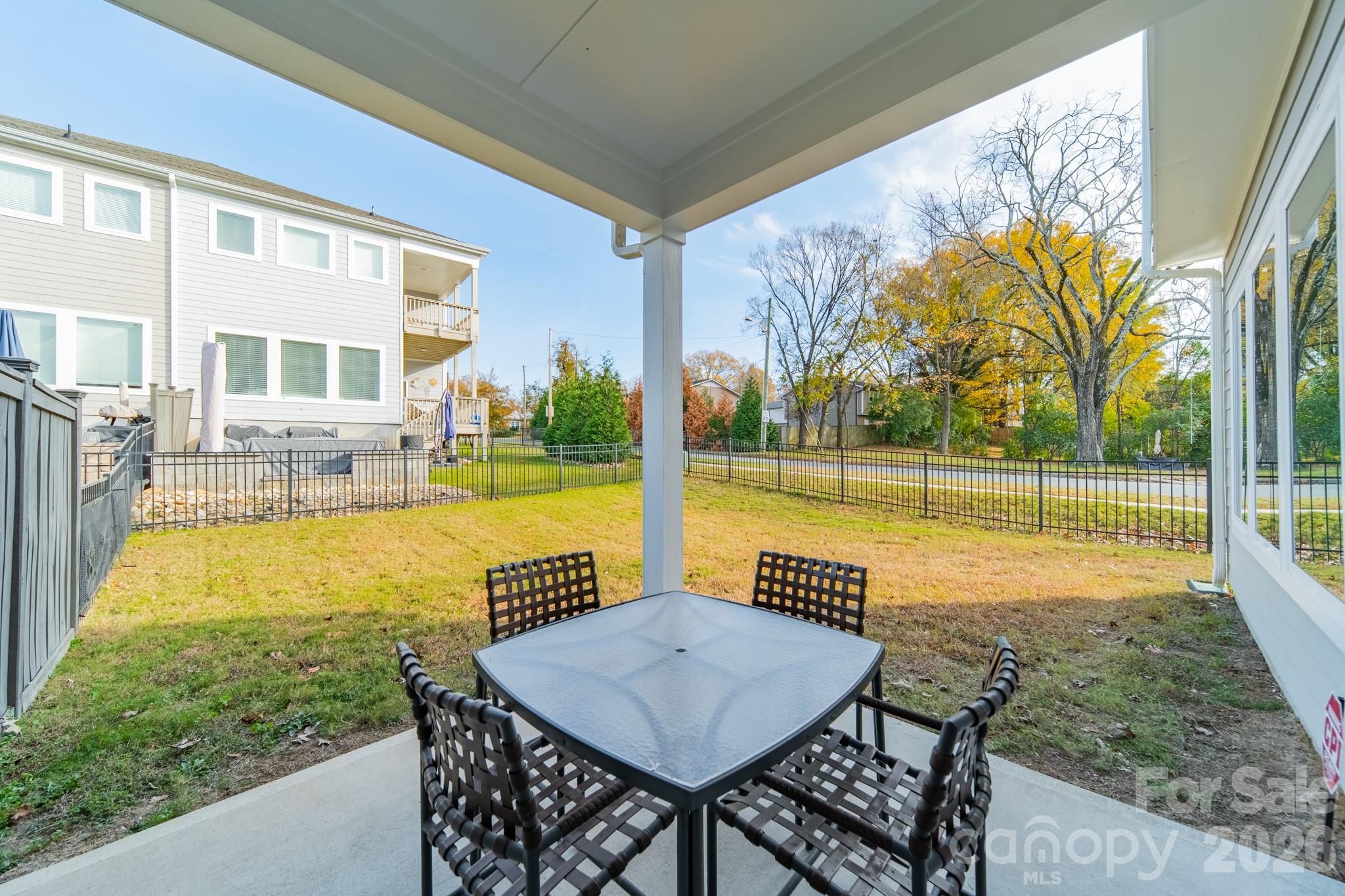 2504 Lola Avenue