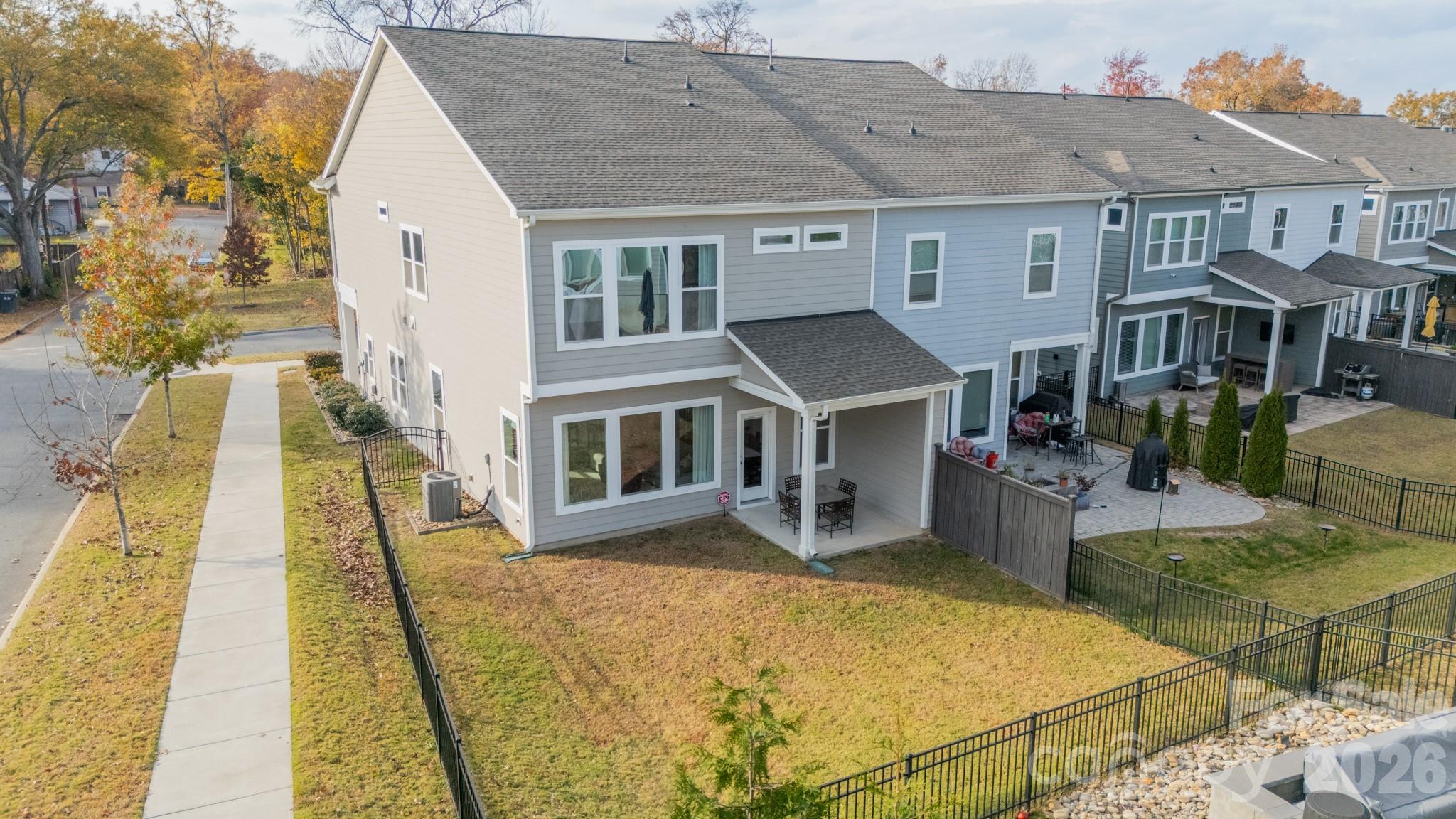2504 Lola Avenue