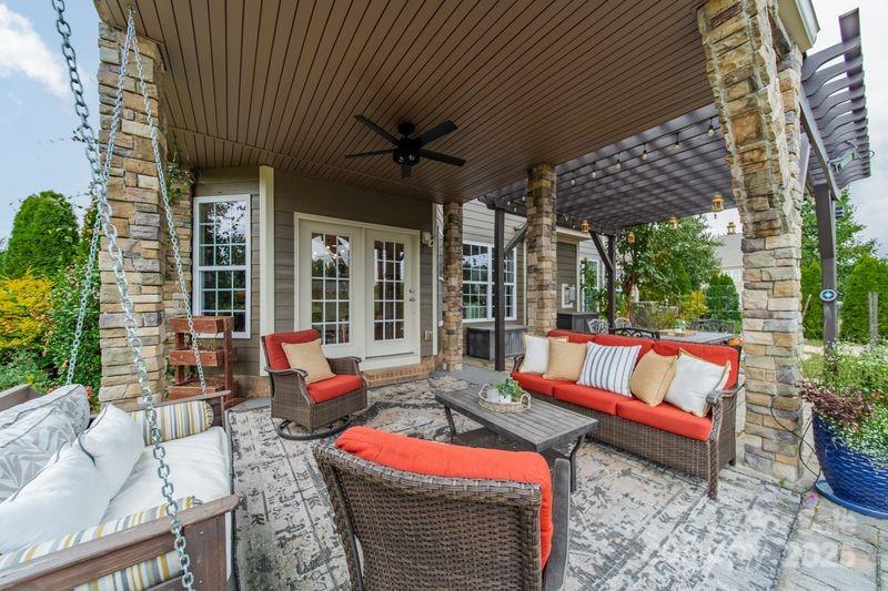 2762 Red Maple Lane