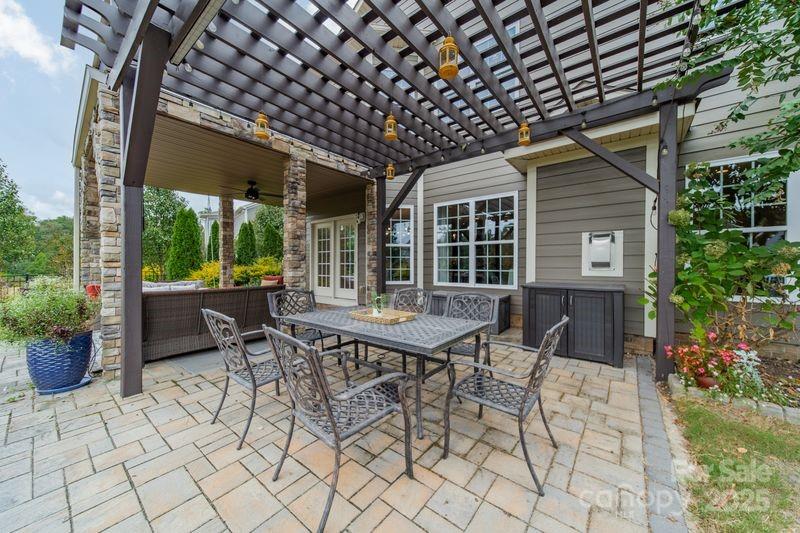2762 Red Maple Lane