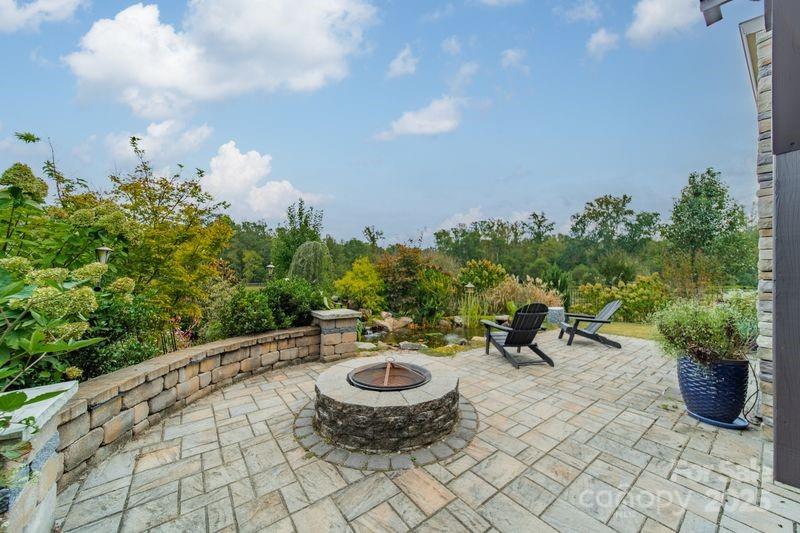 2762 Red Maple Lane
