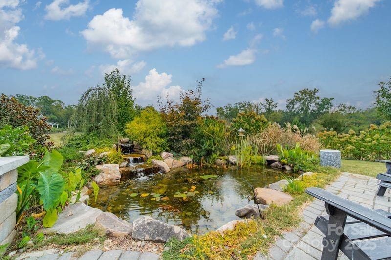 2762 Red Maple Lane