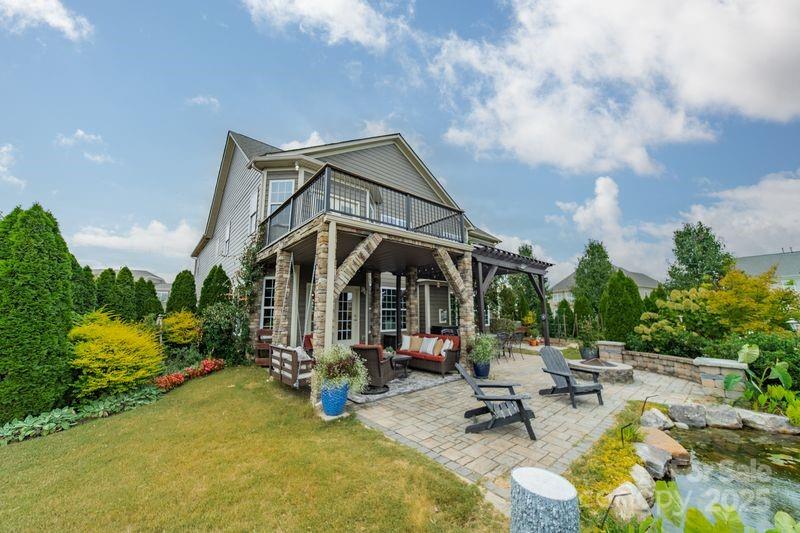 2762 Red Maple Lane