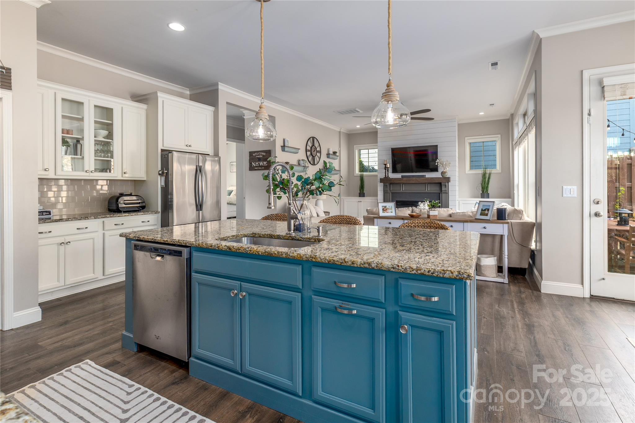 1005 Dunwoody Drive