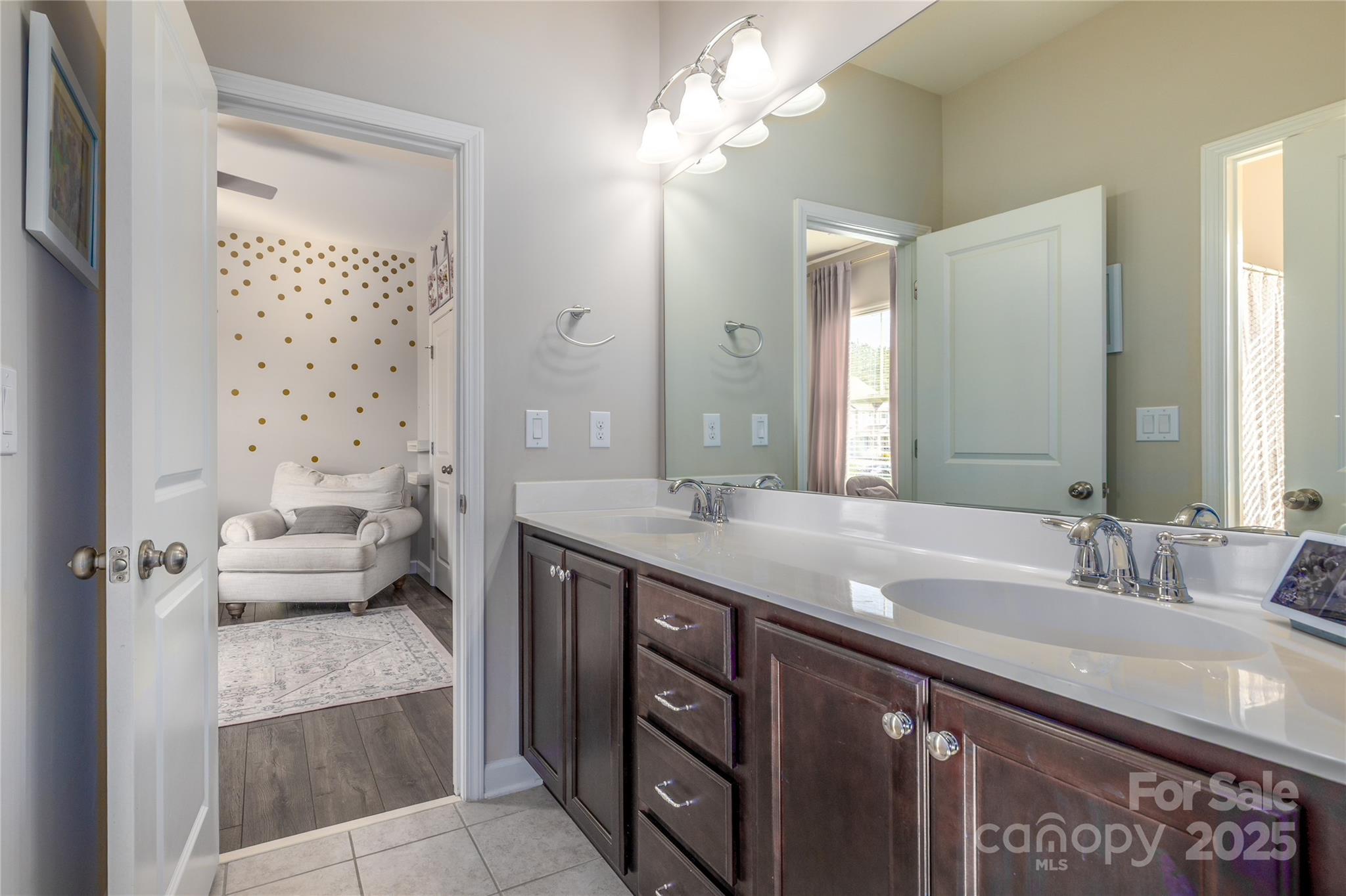 1005 Dunwoody Drive