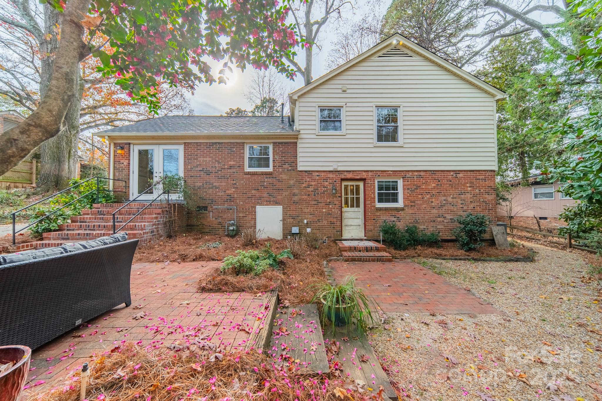 3221 Northampton Drive