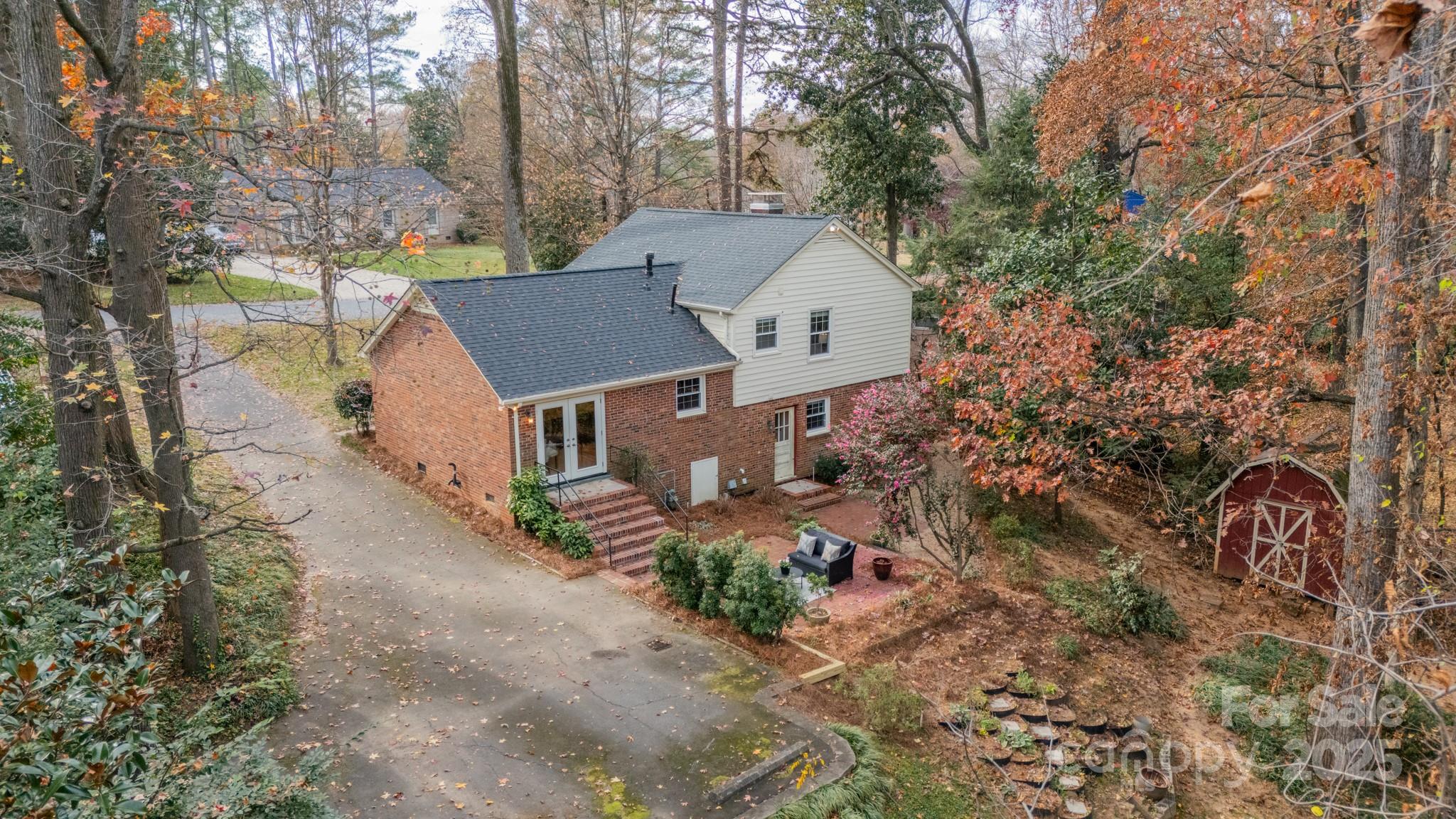3221 Northampton Drive