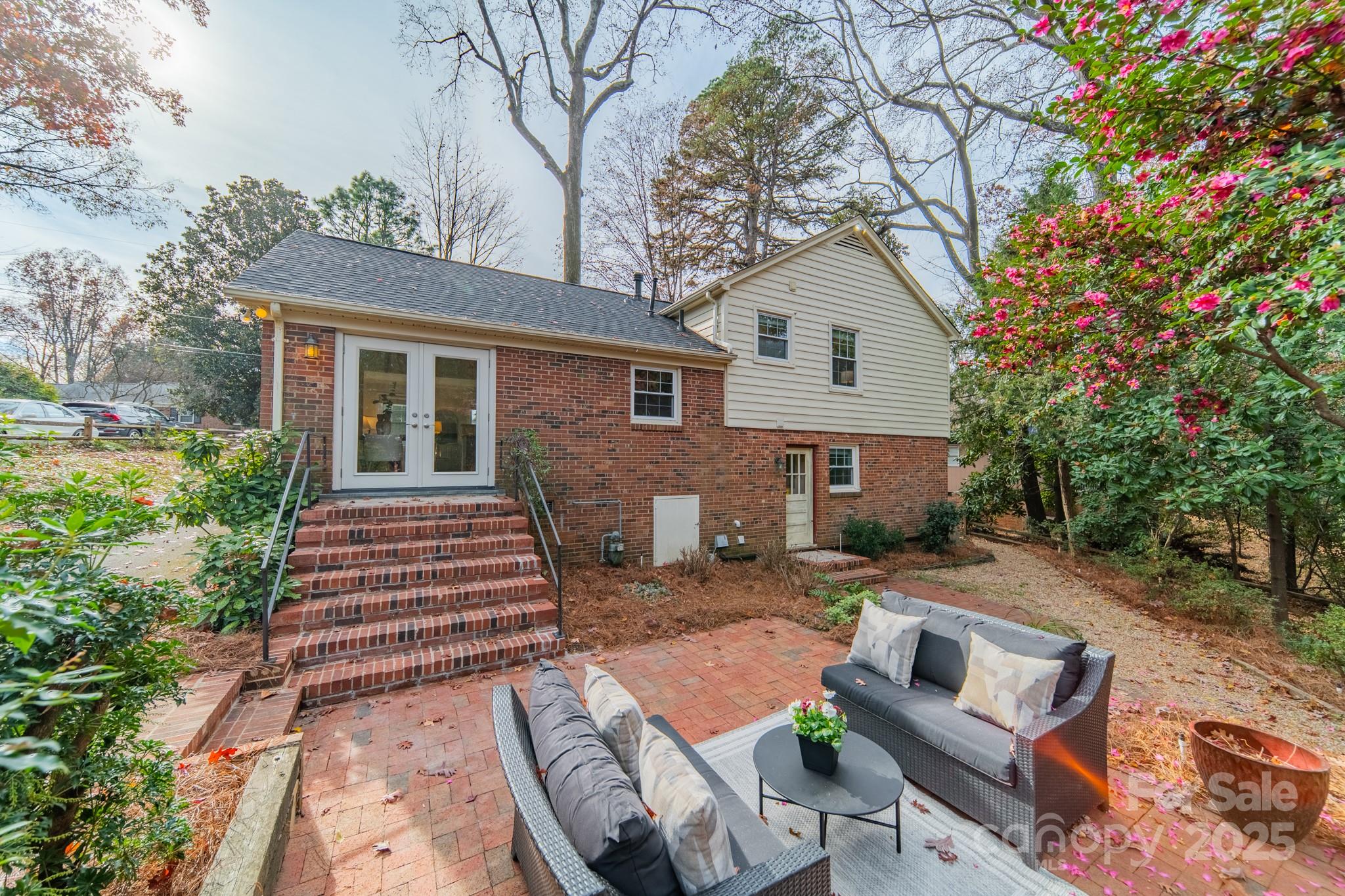 3221 Northampton Drive