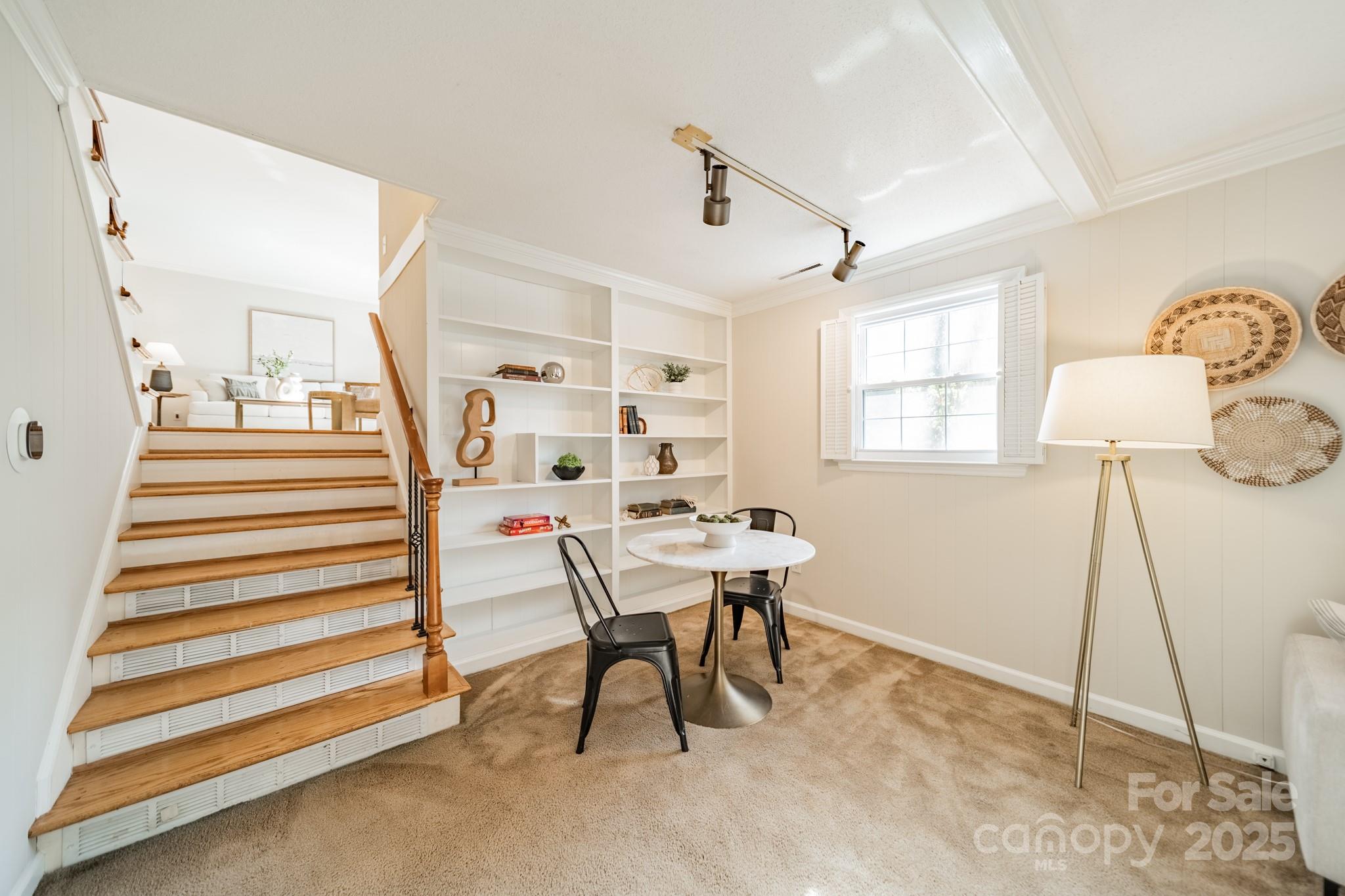 3221 Northampton Drive
