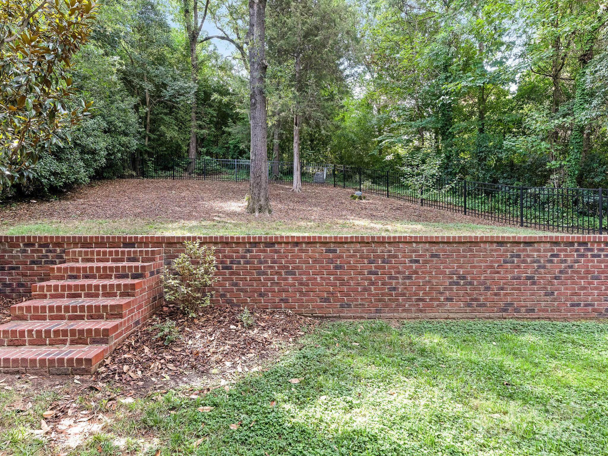 528 Meadowbrook Road