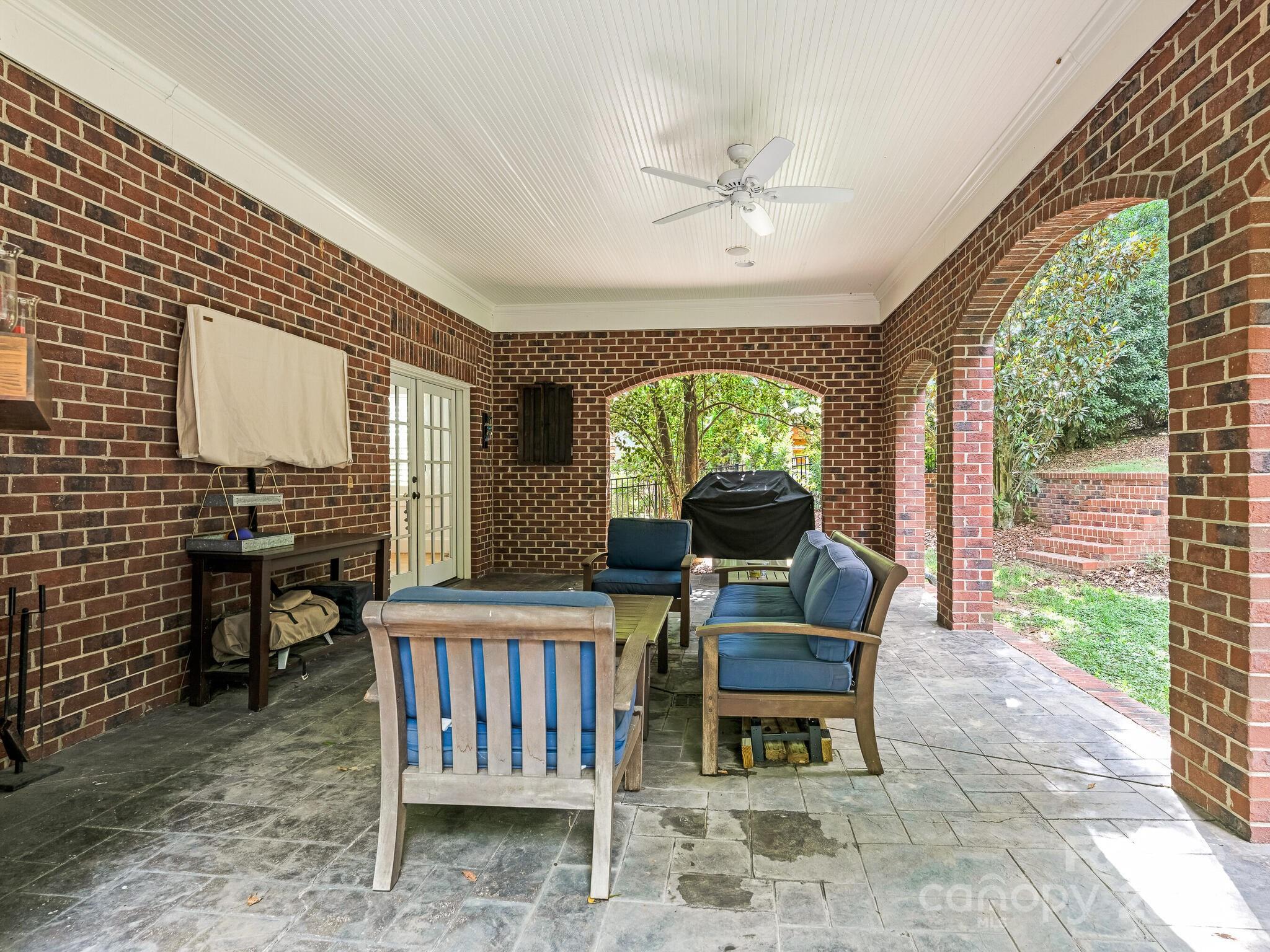528 Meadowbrook Road