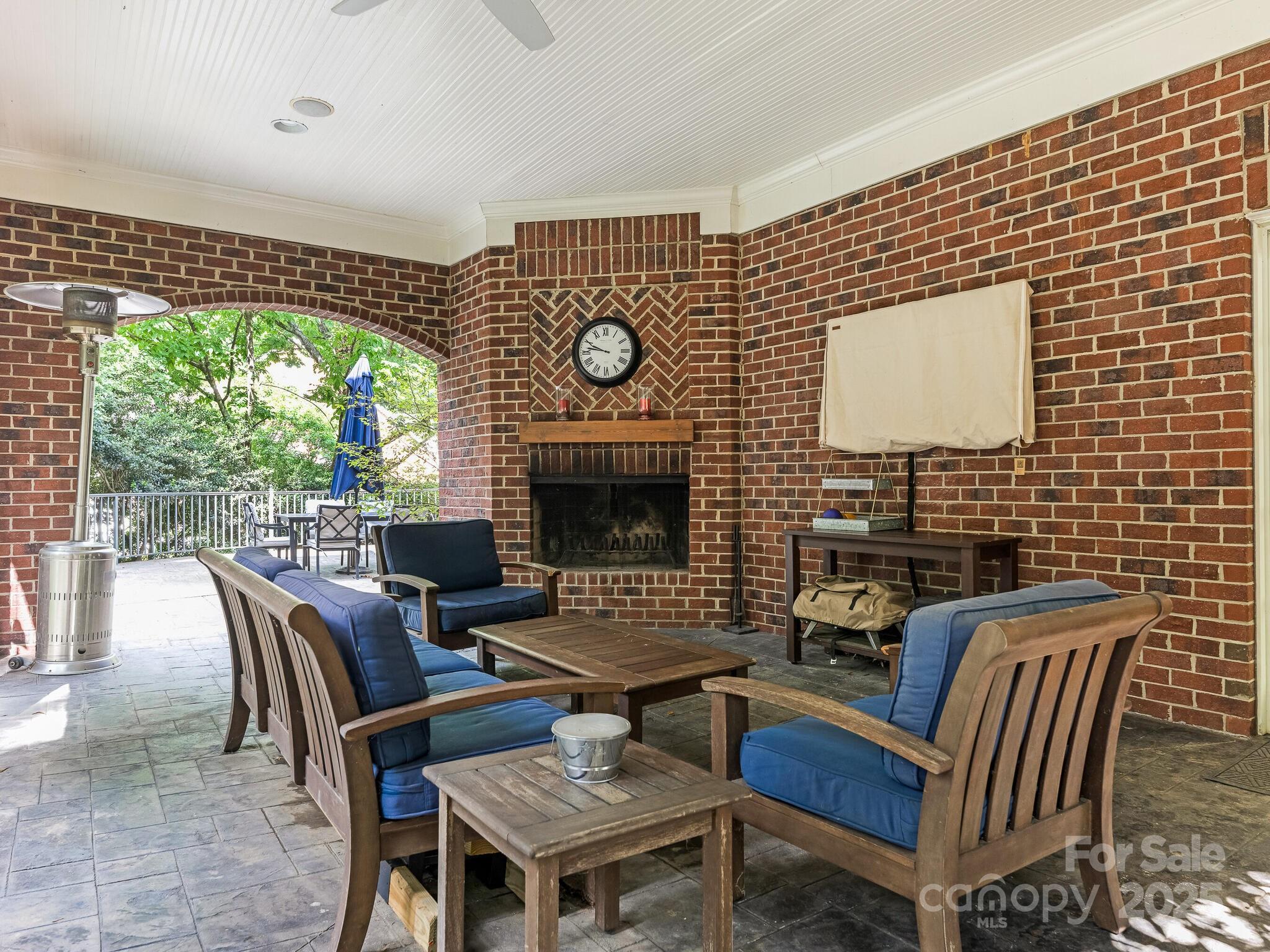528 Meadowbrook Road