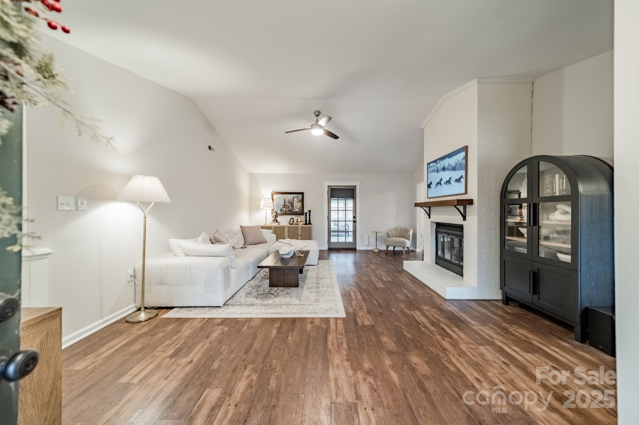 1245 Berryhill Lane